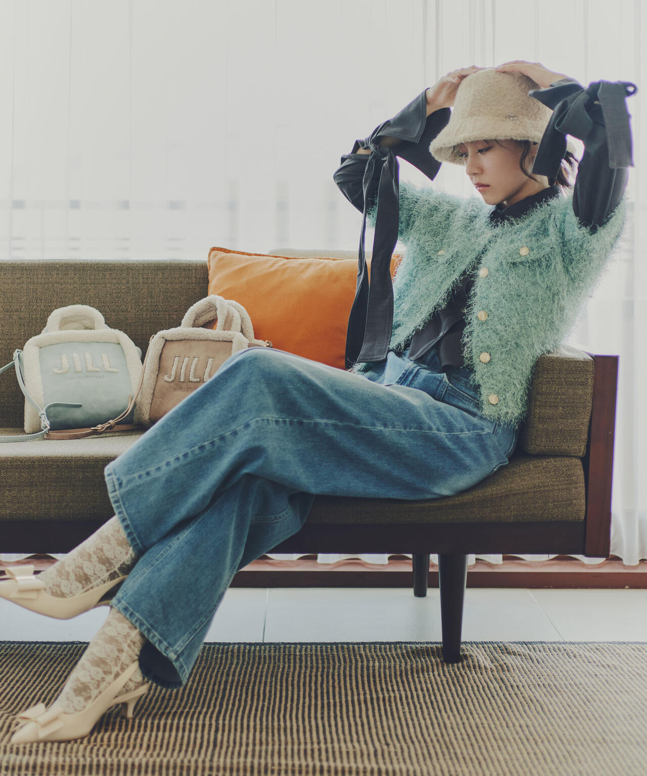 アイコニック袖リボンブラウス