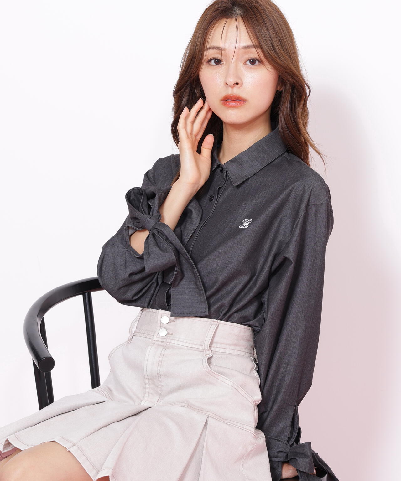 アイコニック袖リボンブラウス