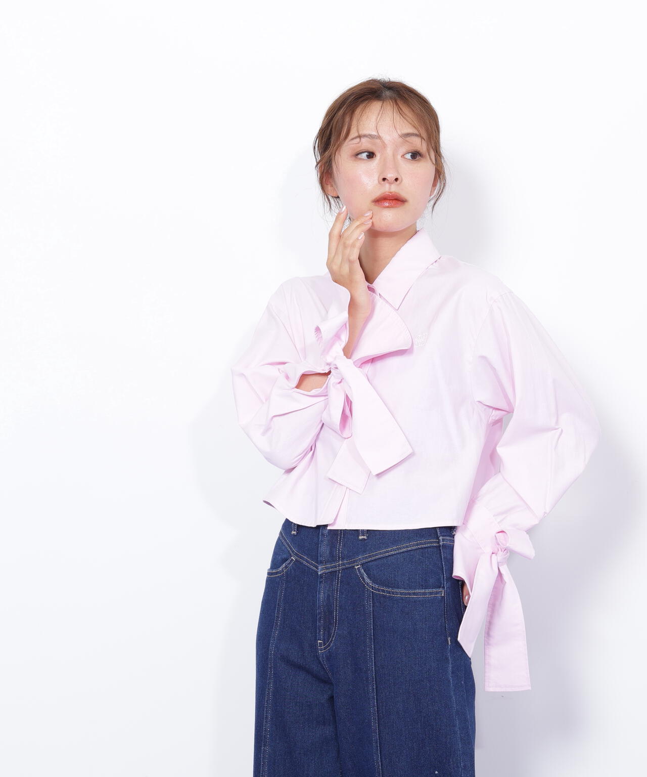 アイコニック袖リボンブラウス