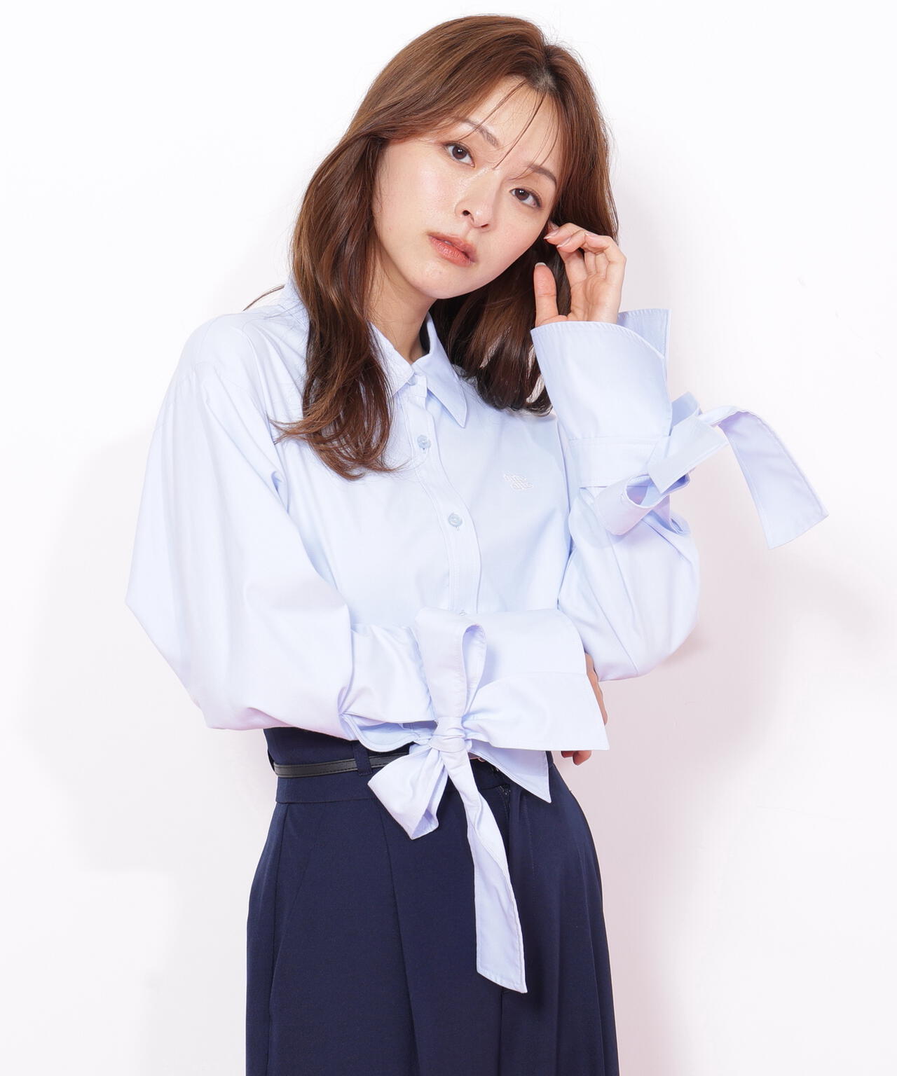 アイコニック袖リボンブラウス