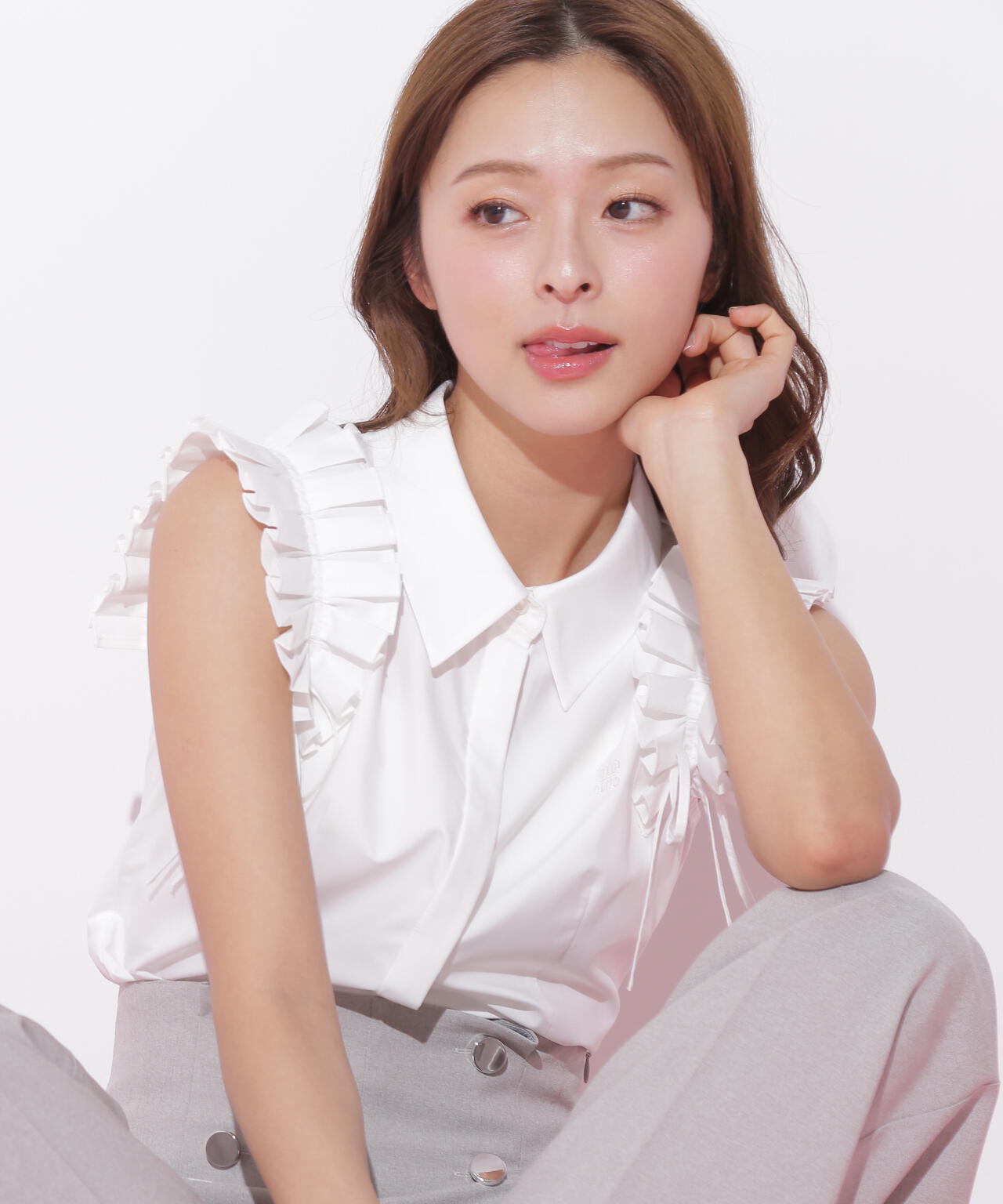 ショルダーフリルブラウス