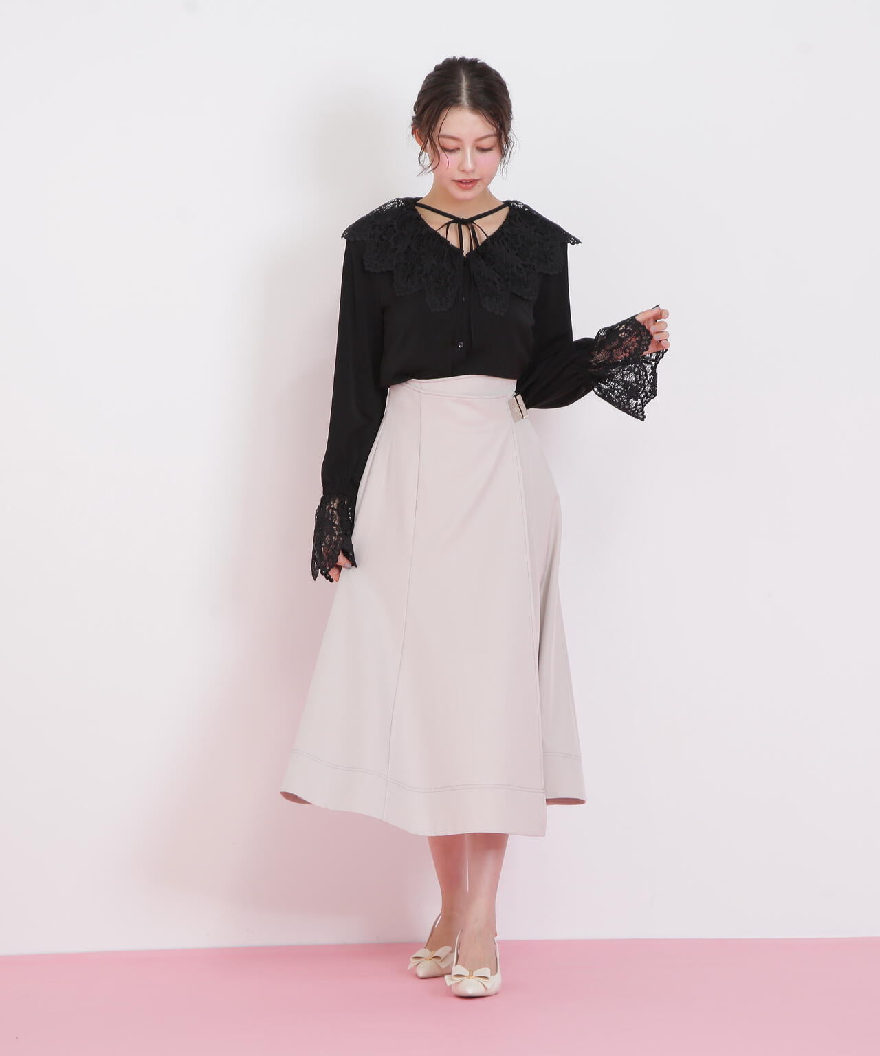 レース衿ブラウス