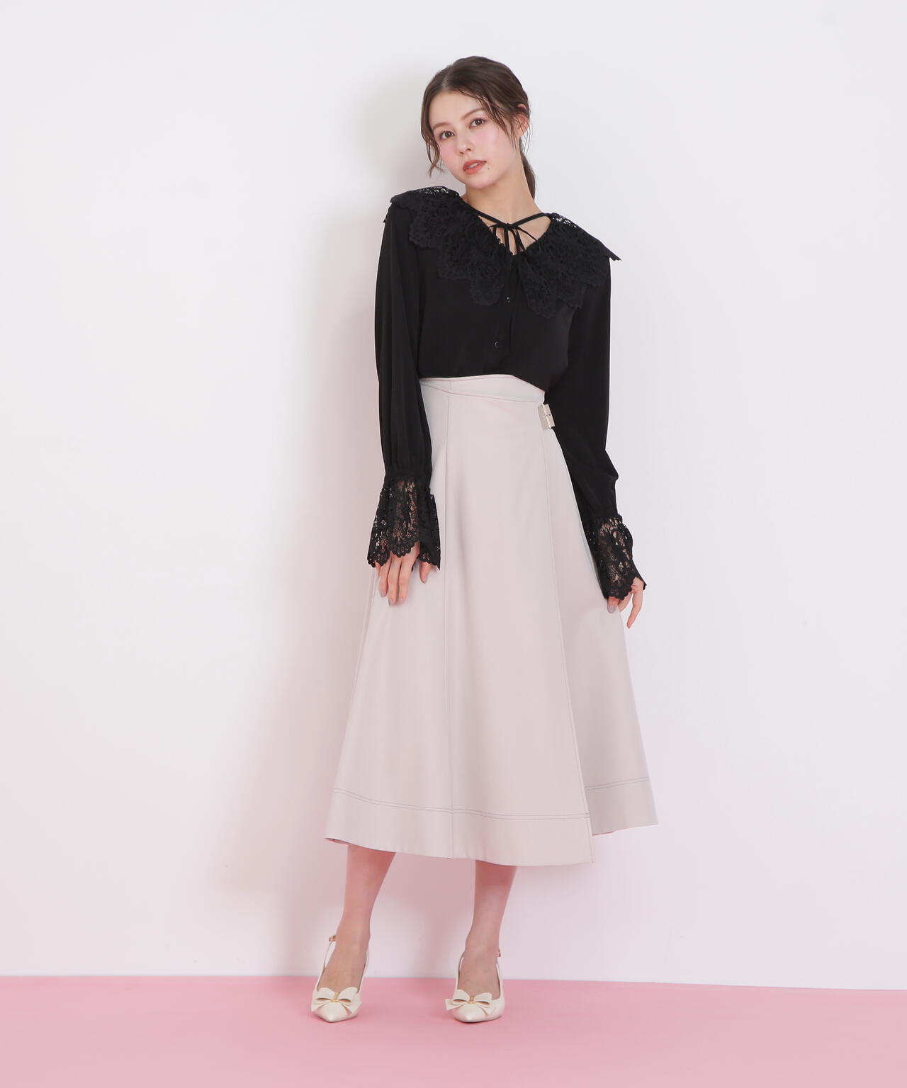 レース衿ブラウス