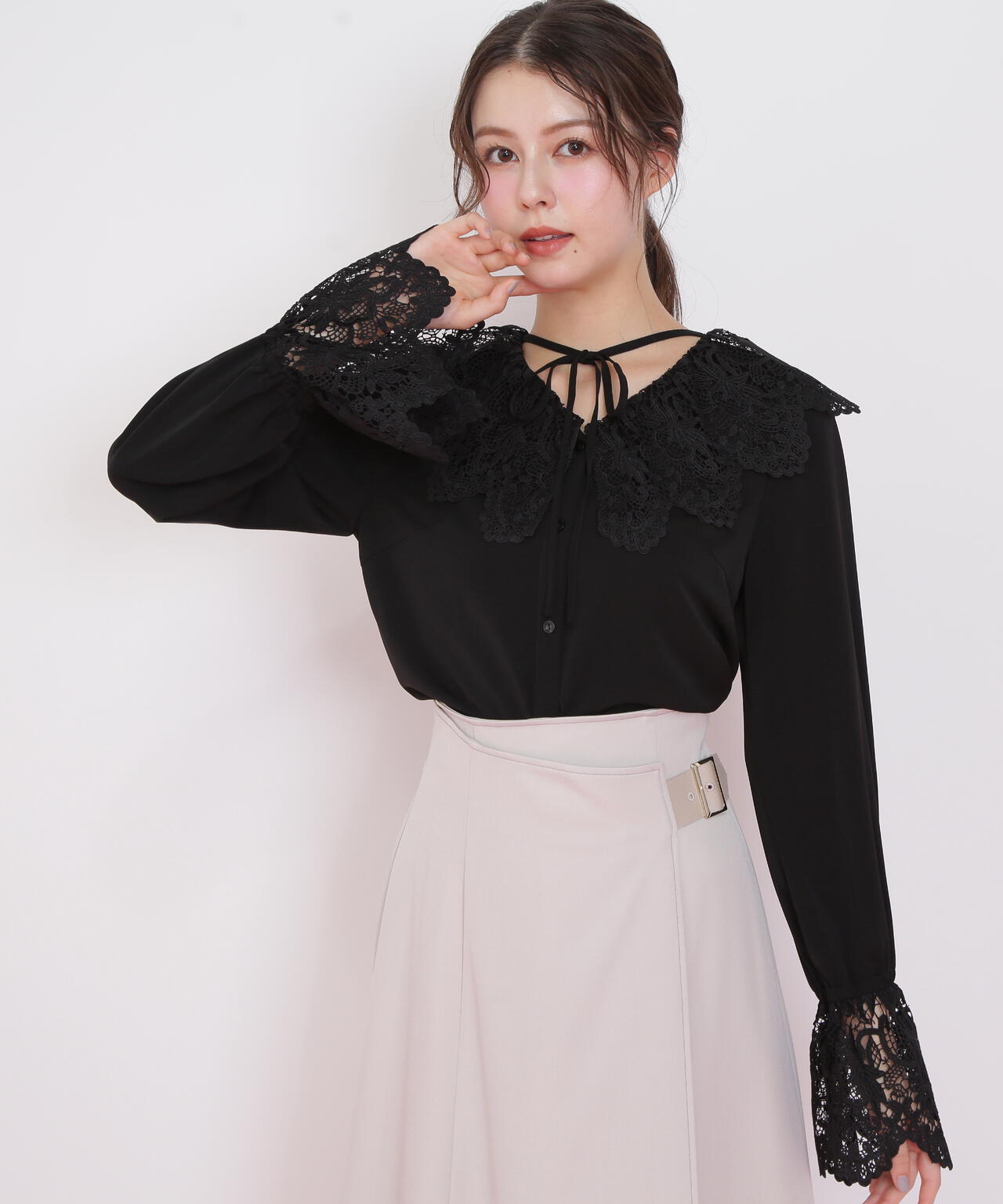 レース衿ブラウス