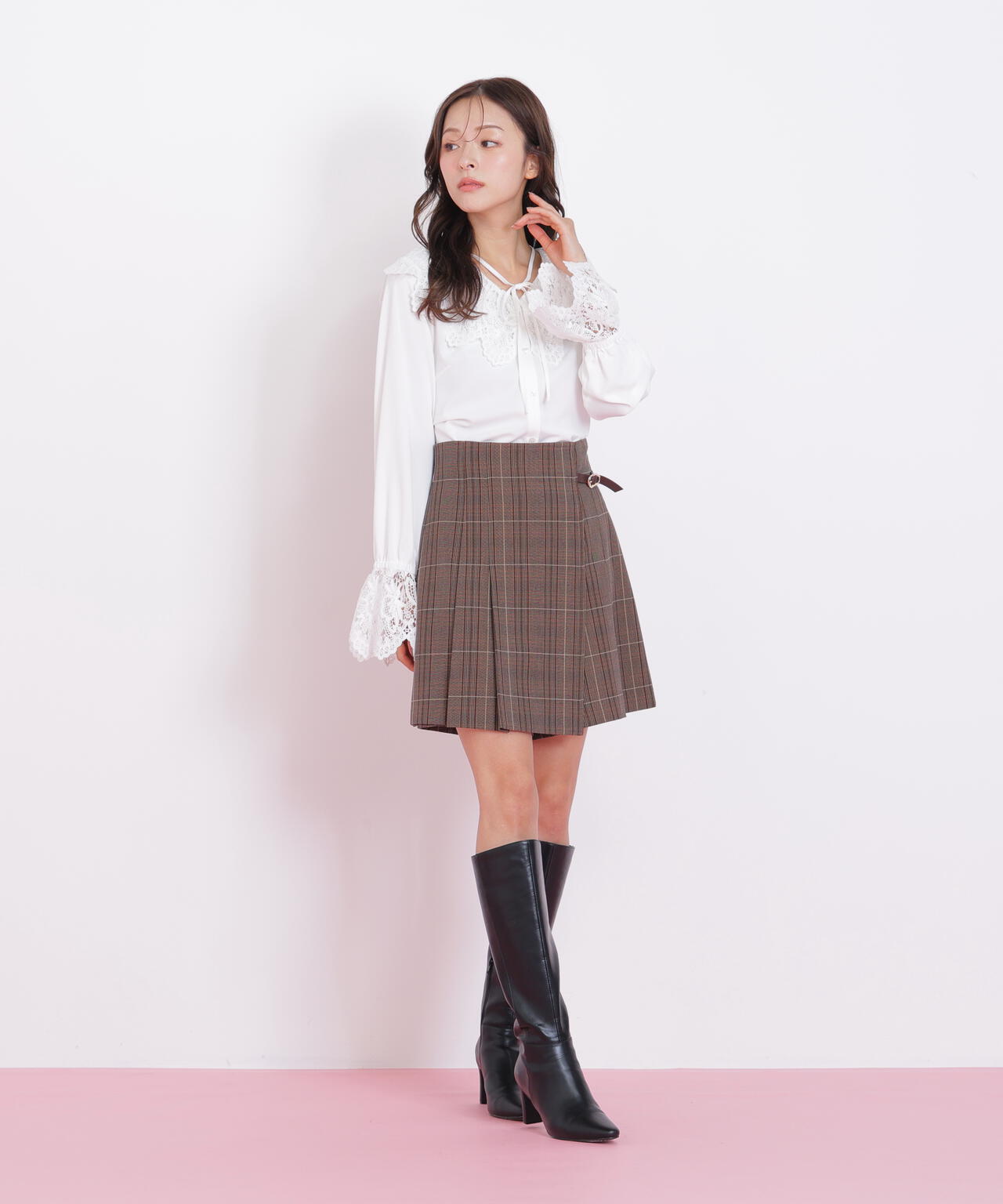 レース衿ブラウス