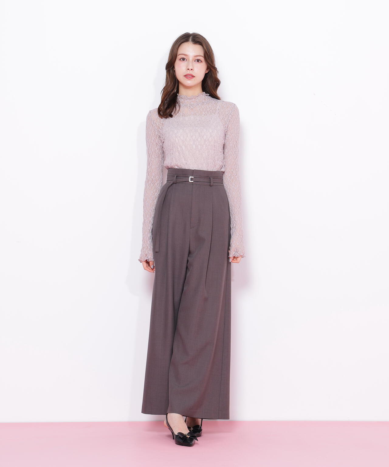 細ベルト付きワイドパンツ