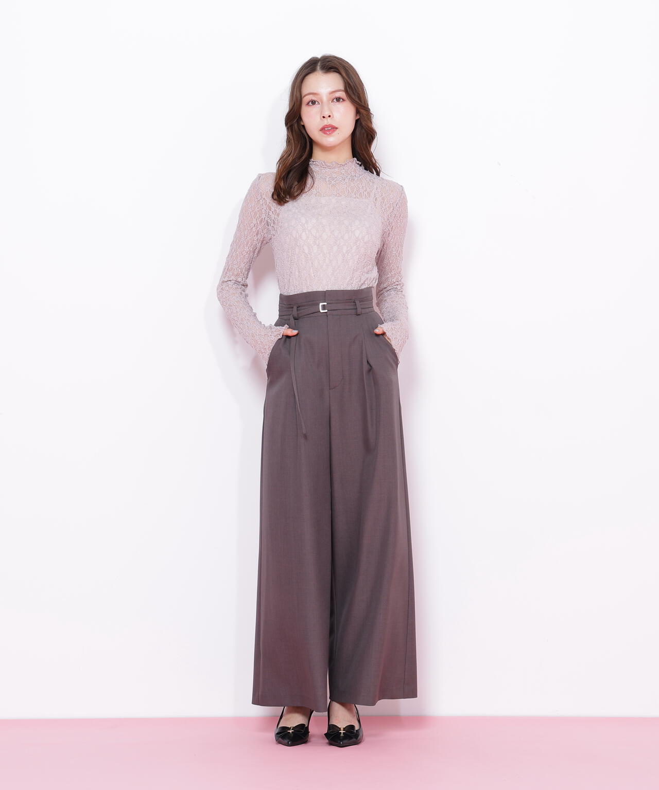 細ベルト付きワイドパンツ