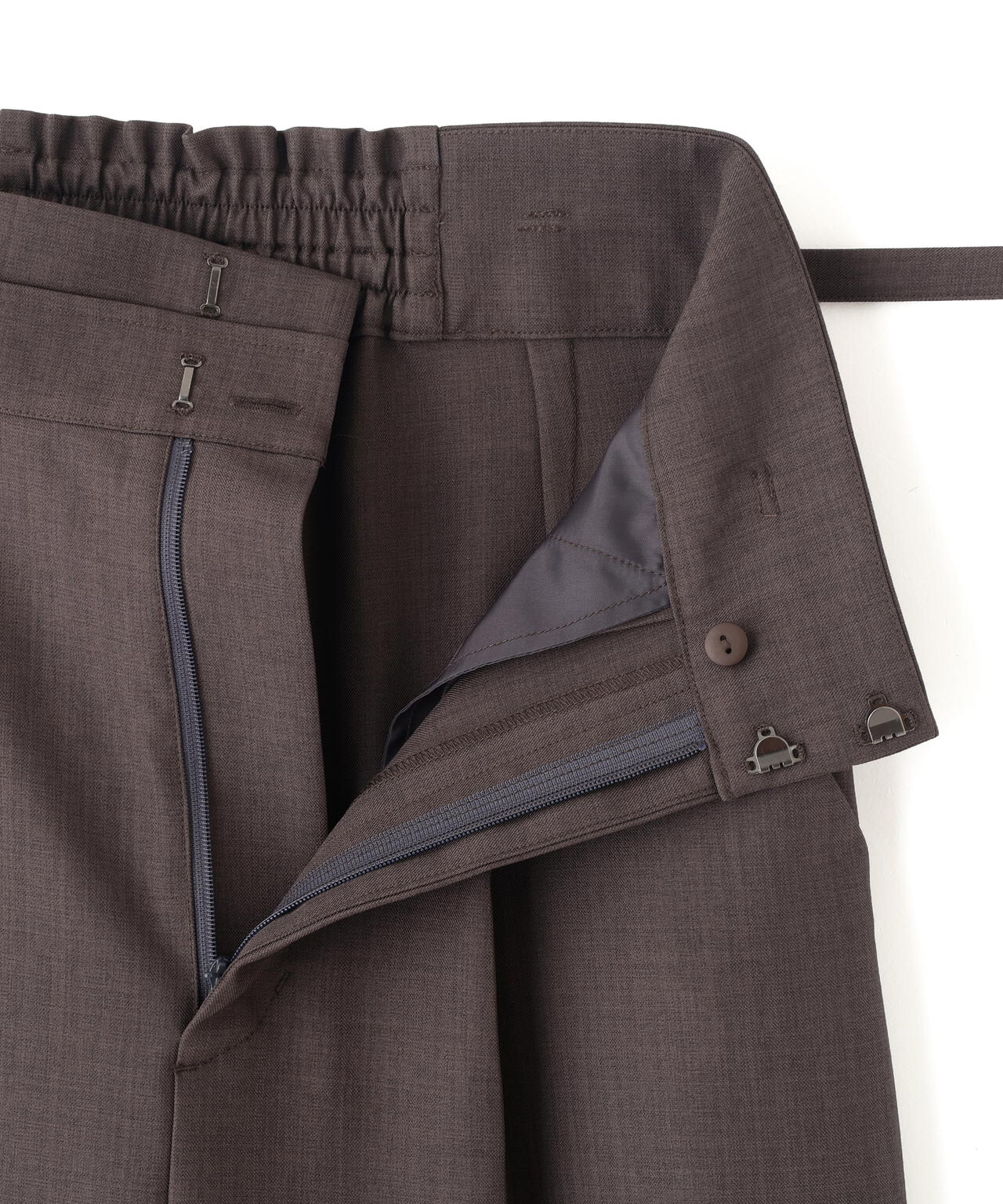 細ベルト付きワイドパンツ