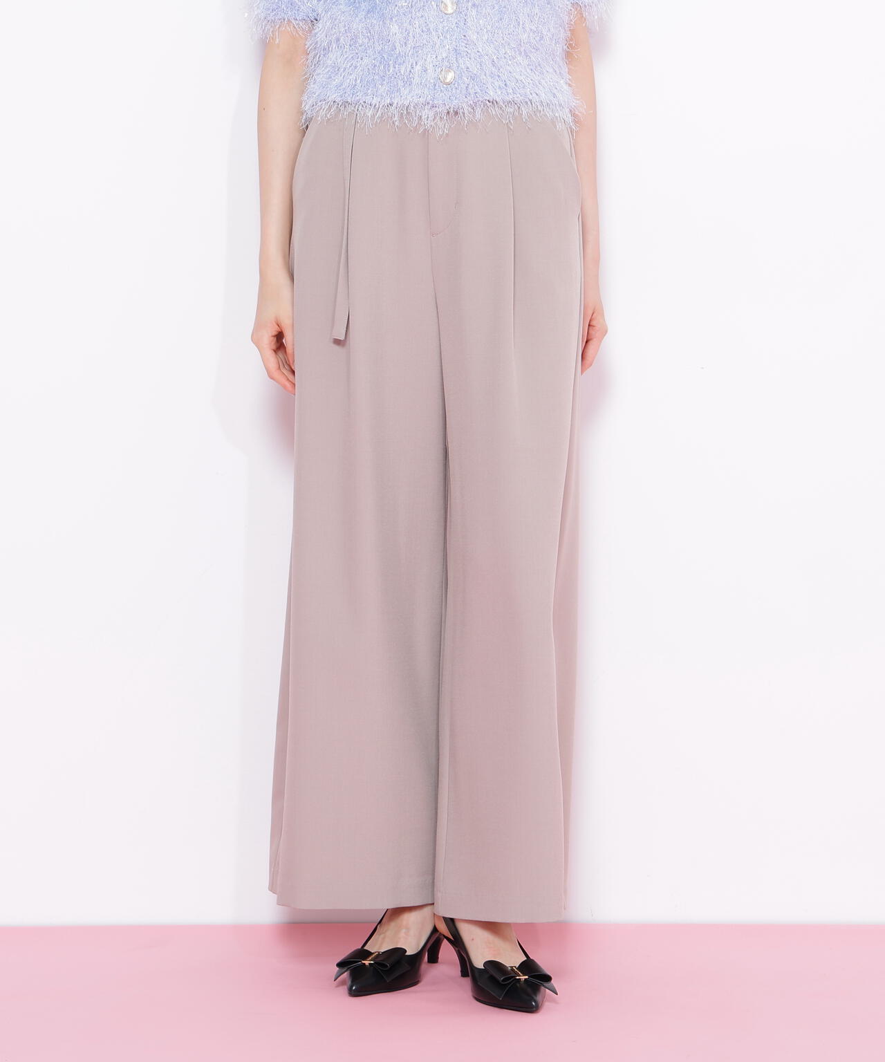 細ベルト付きワイドパンツ