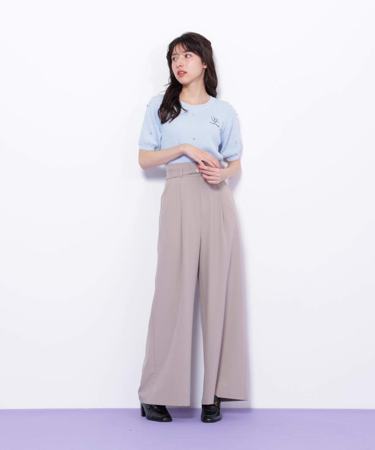 細ベルト付きワイドパンツ