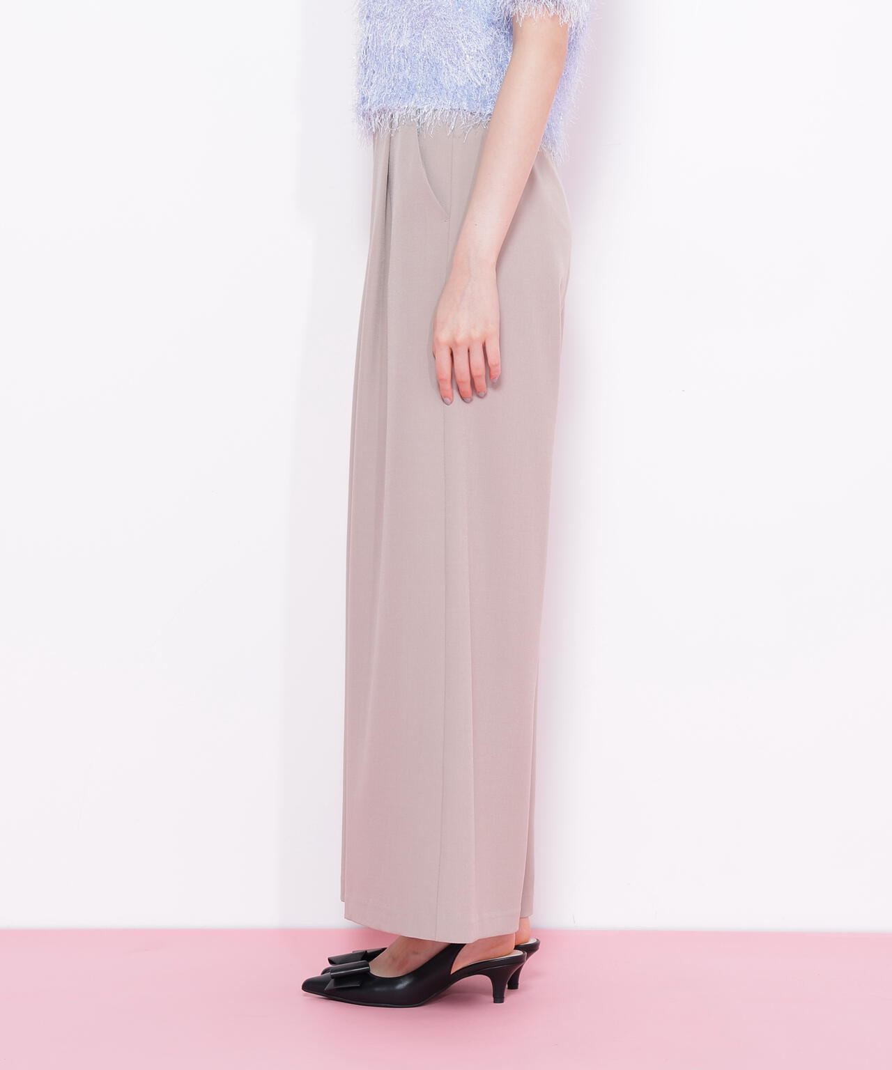 細ベルト付きワイドパンツ