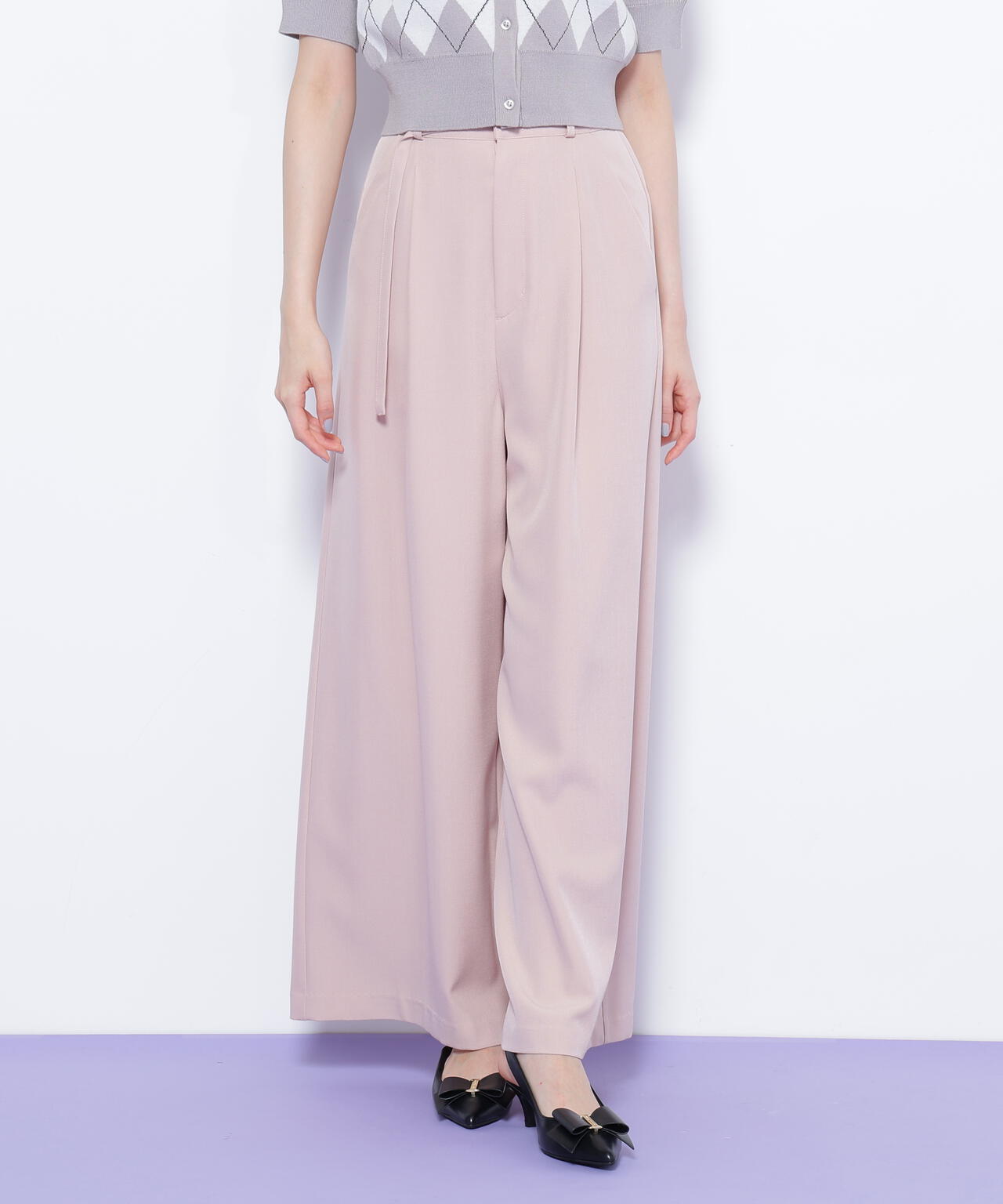 細ベルト付きワイドパンツ