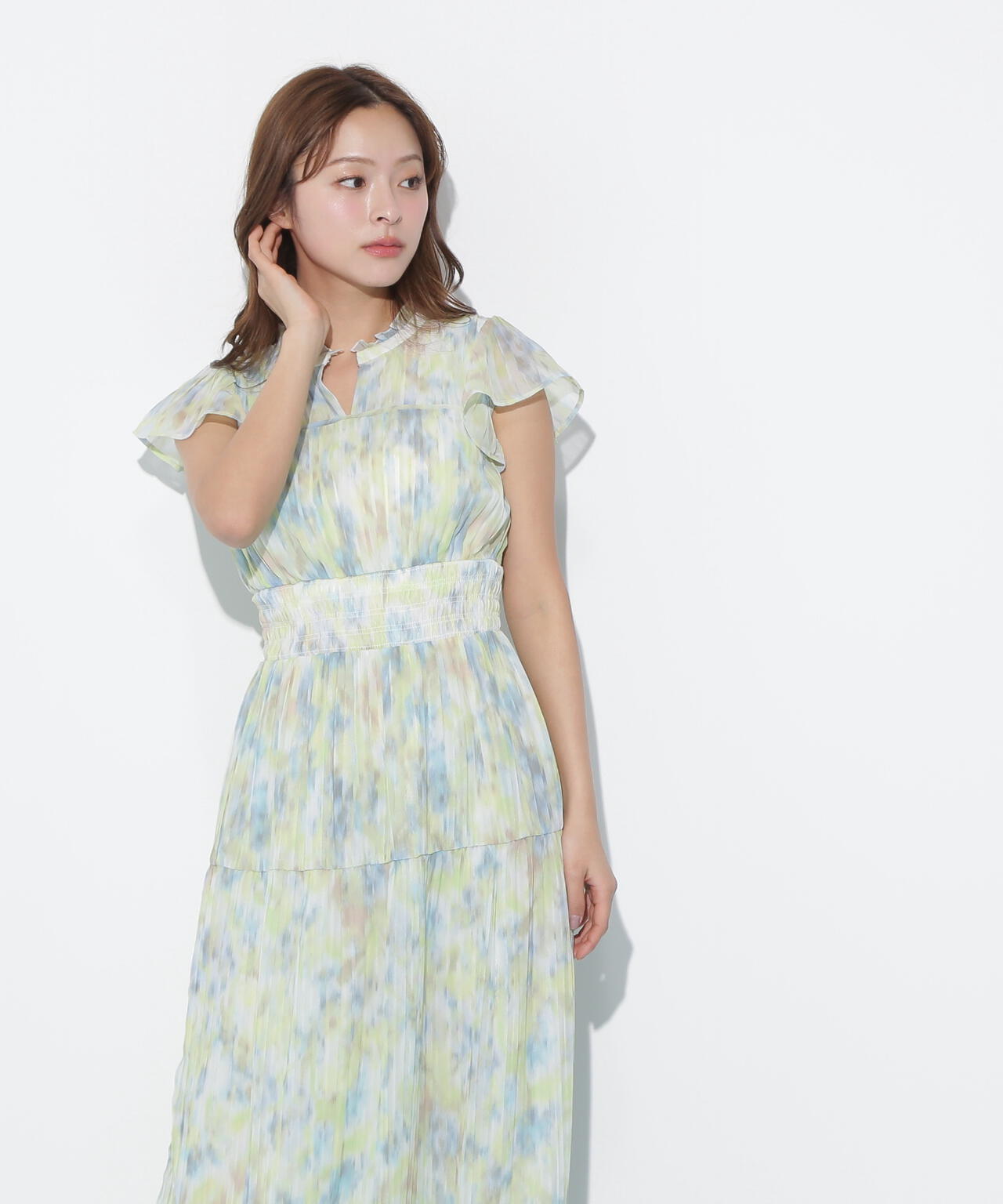 スリットネックプリーツワンピース