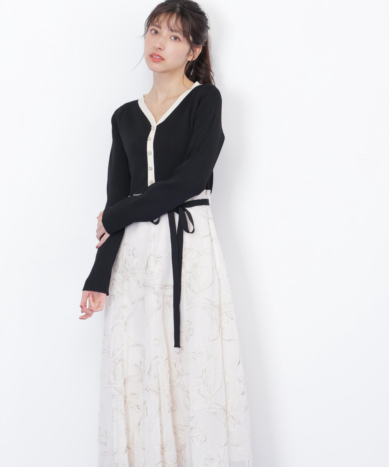 モール刺繍ドッキングニットワンピース