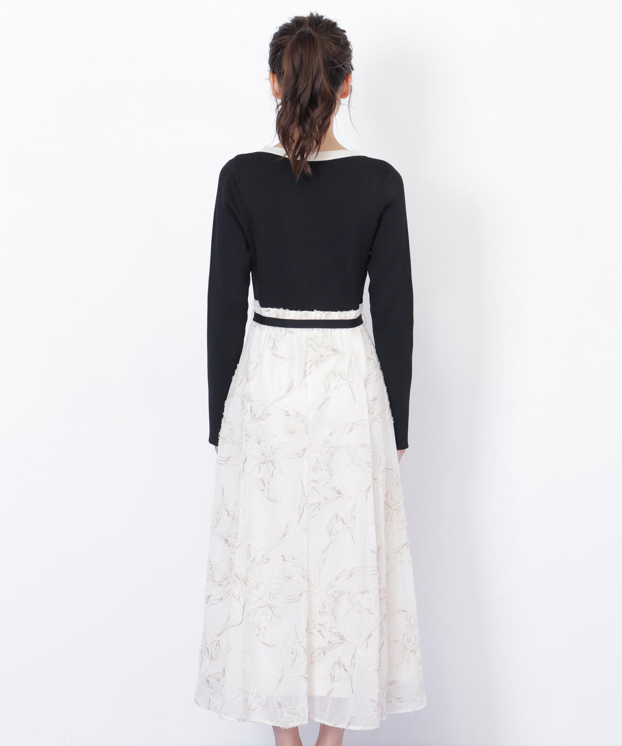 モール刺繍ドッキングニットワンピース