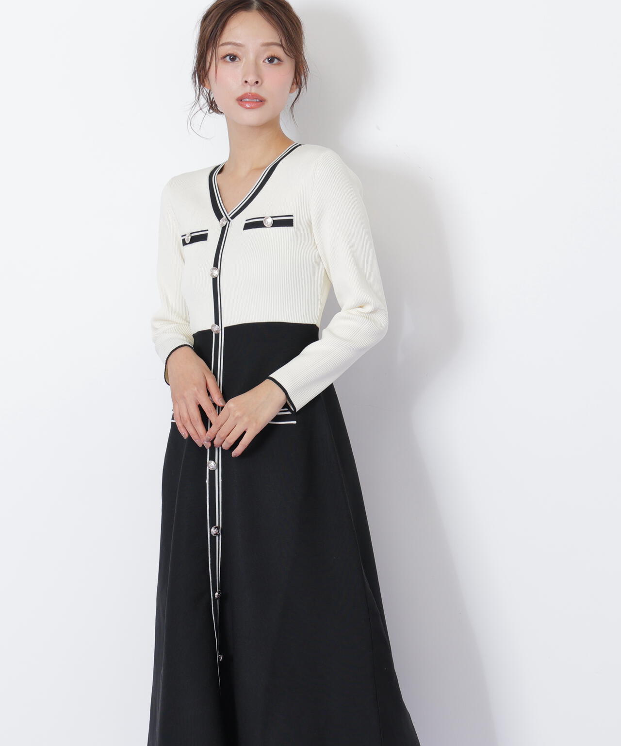 Vネック配色ラインフレアワンピース