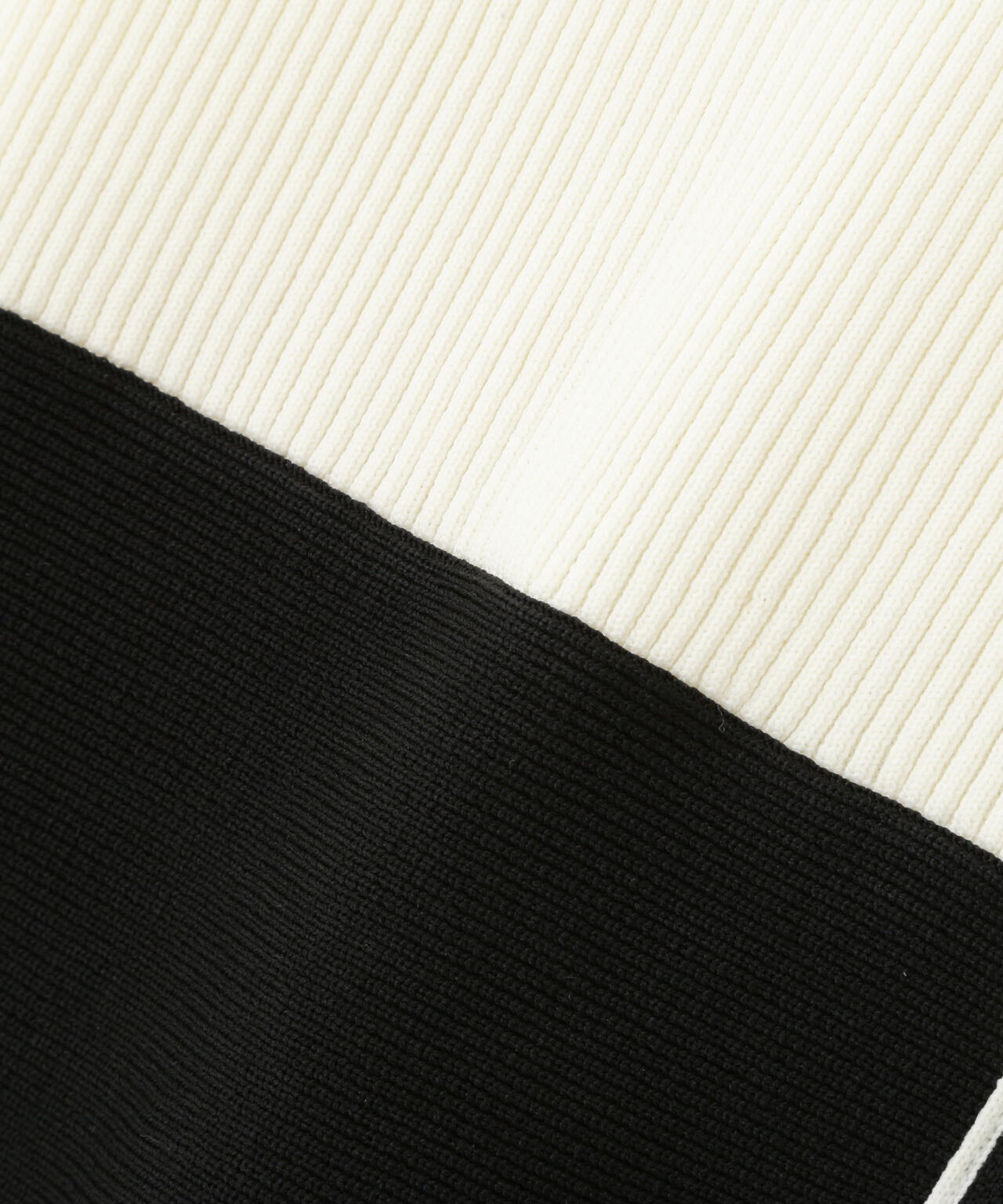 Vネック配色ラインフレアワンピース