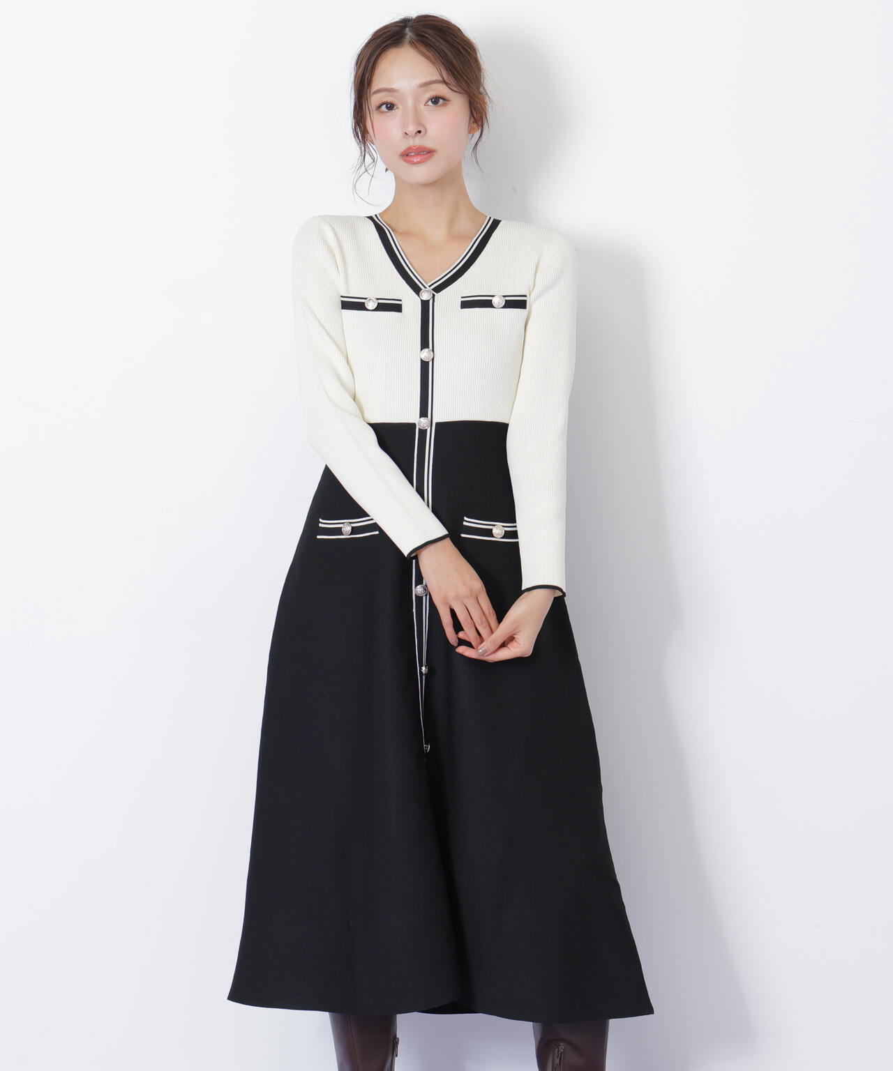 Vネック配色ラインフレアワンピース