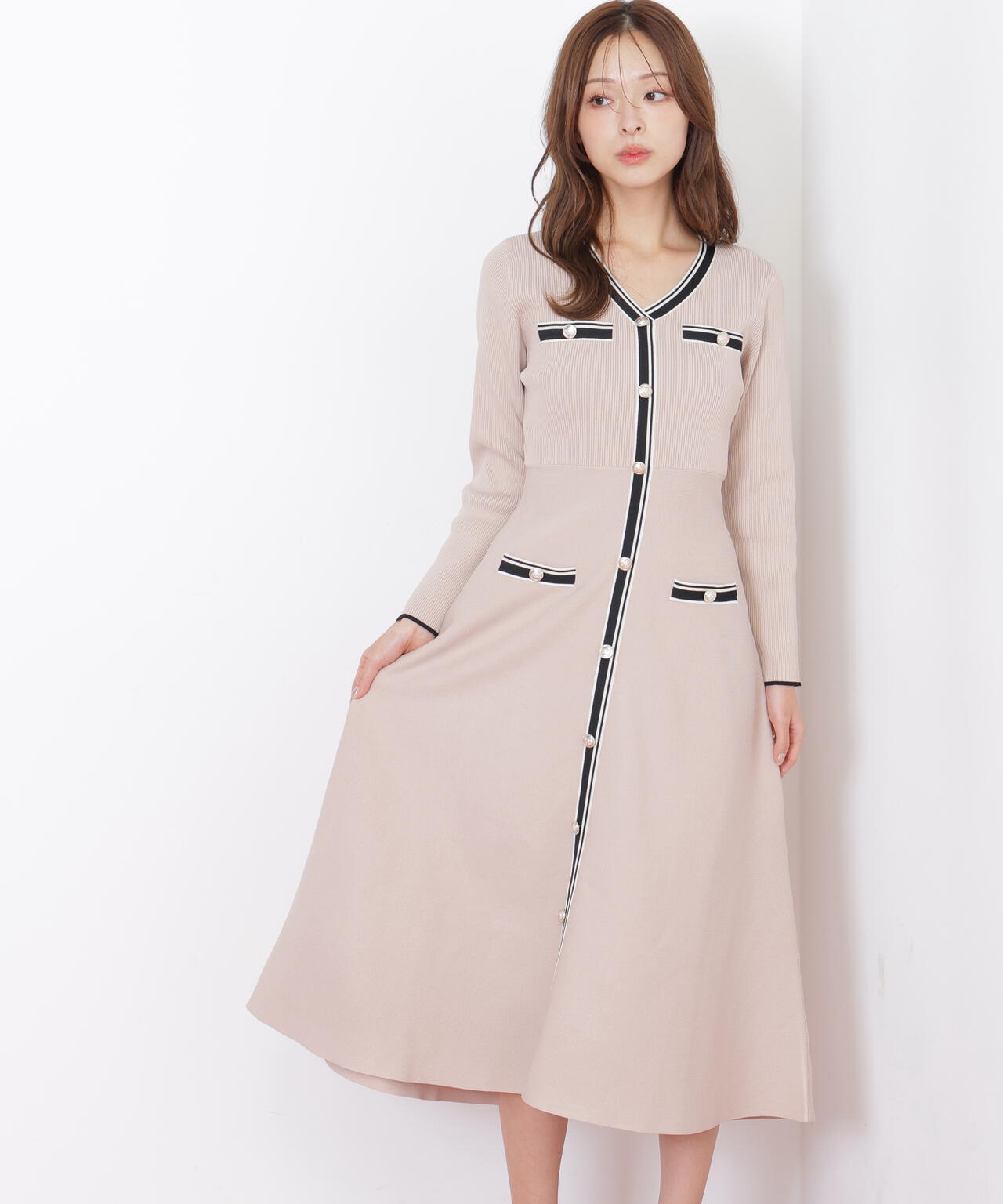 Vネック配色ラインフレアワンピース