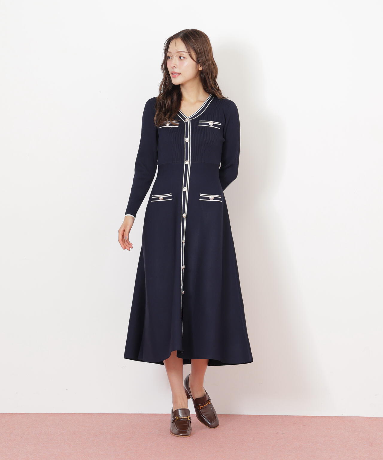 Vネック配色ラインフレアワンピース