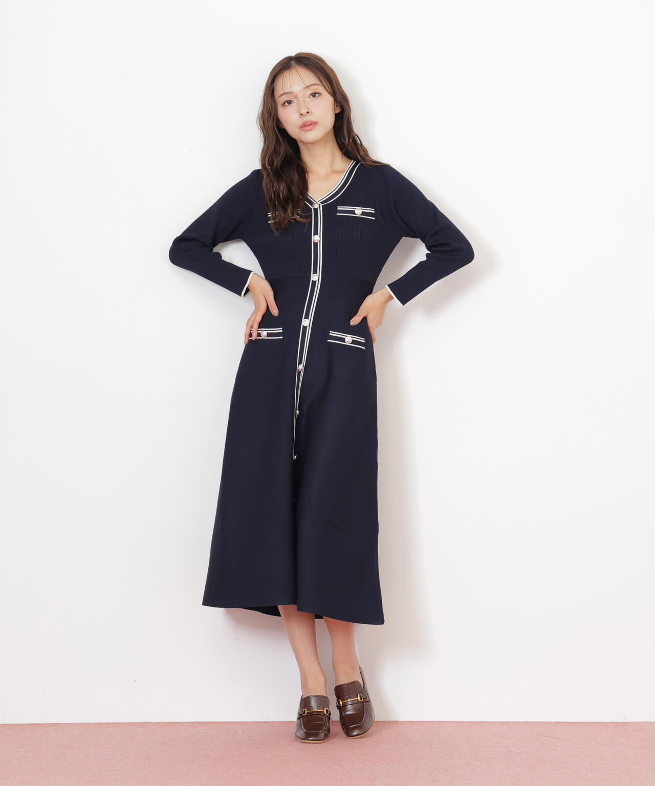 Vネック配色ラインフレアワンピース