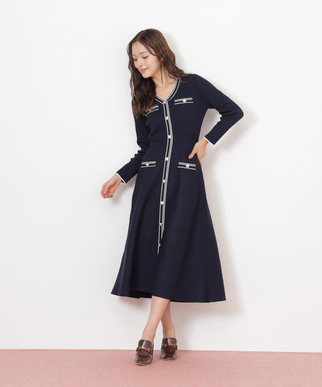 Vネック配色ラインフレアワンピース