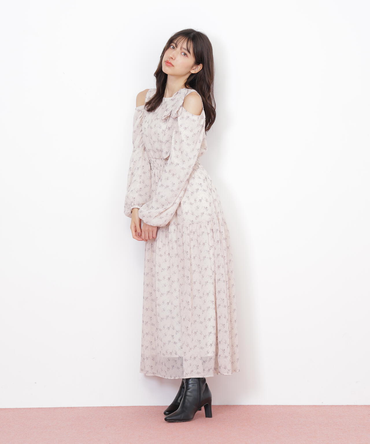 小花柄ボウタイワンピース