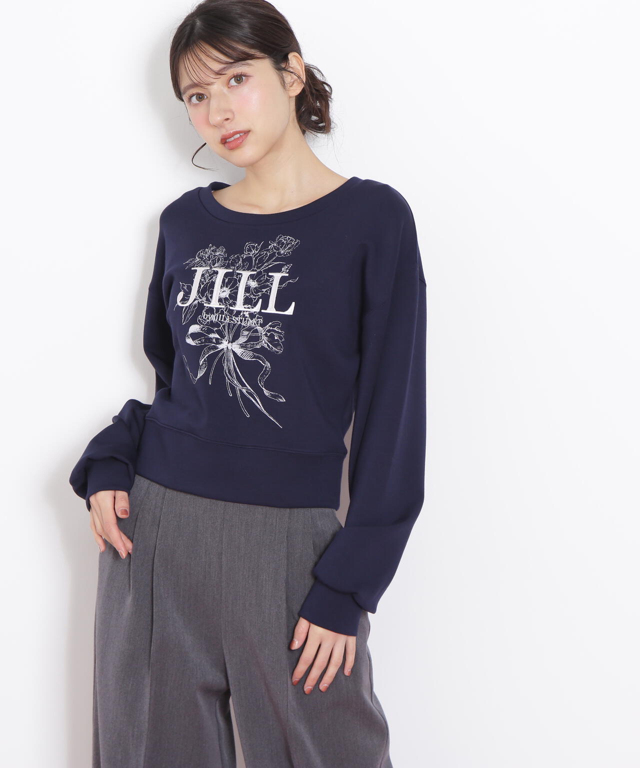 リボンブーケロゴ刺繍スウェット