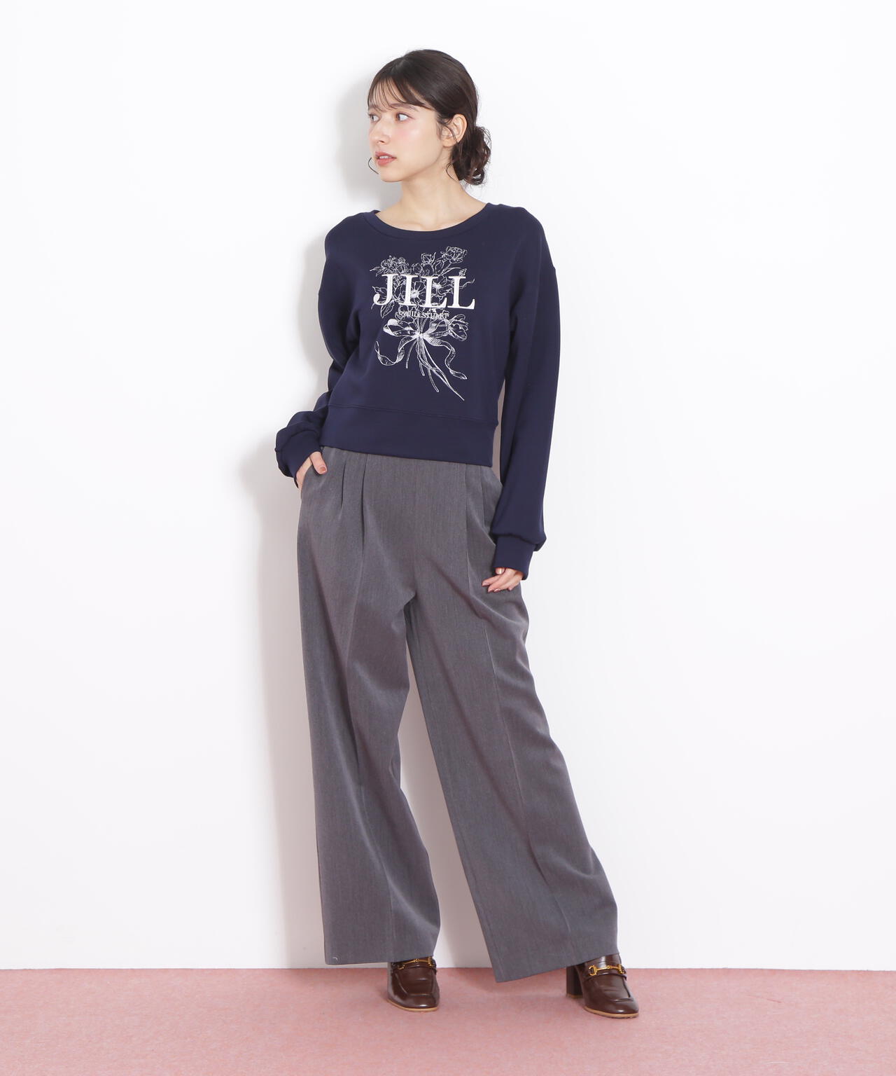 リボンブーケロゴ刺繍スウェット