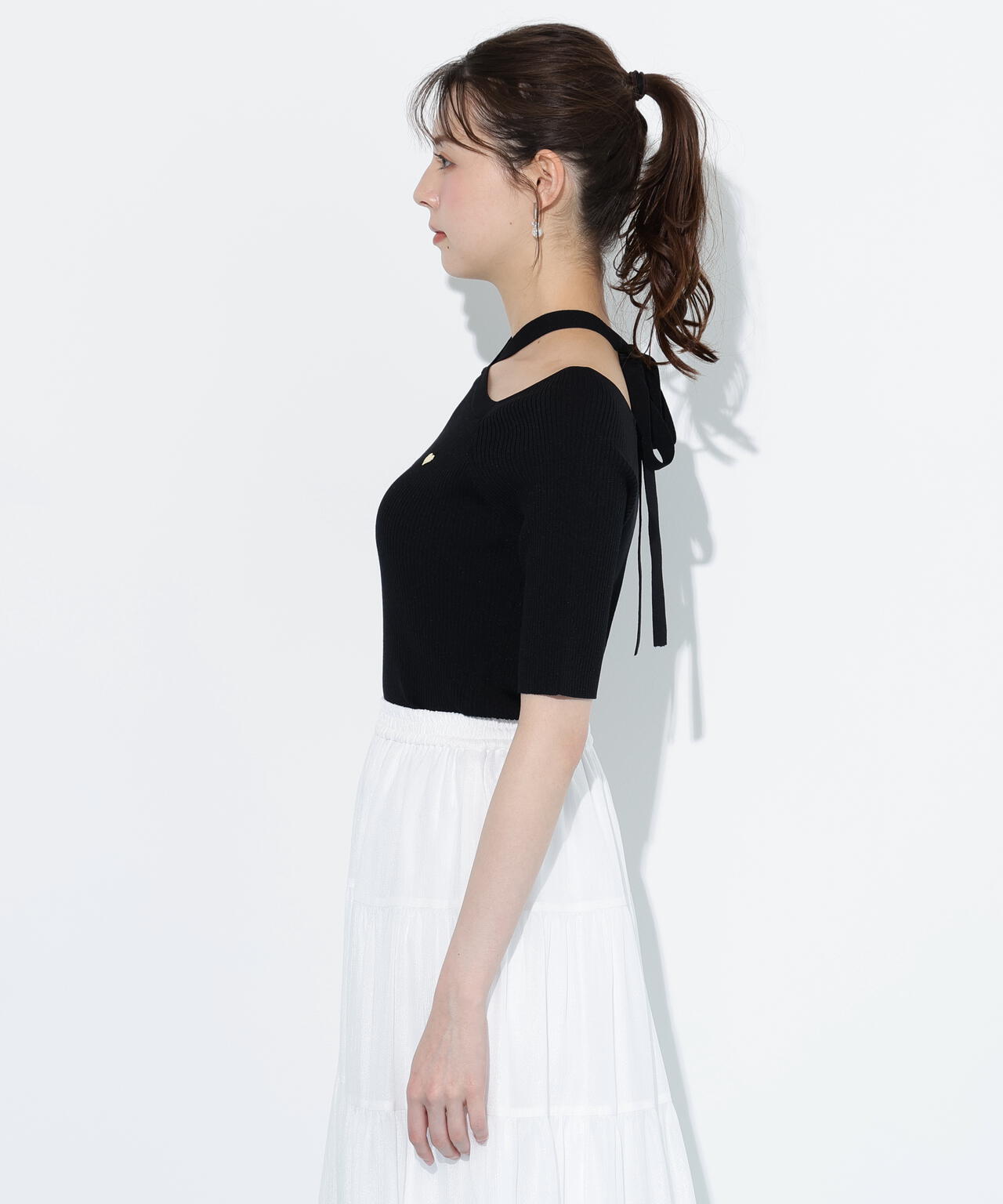 ホルターネックニットトップス