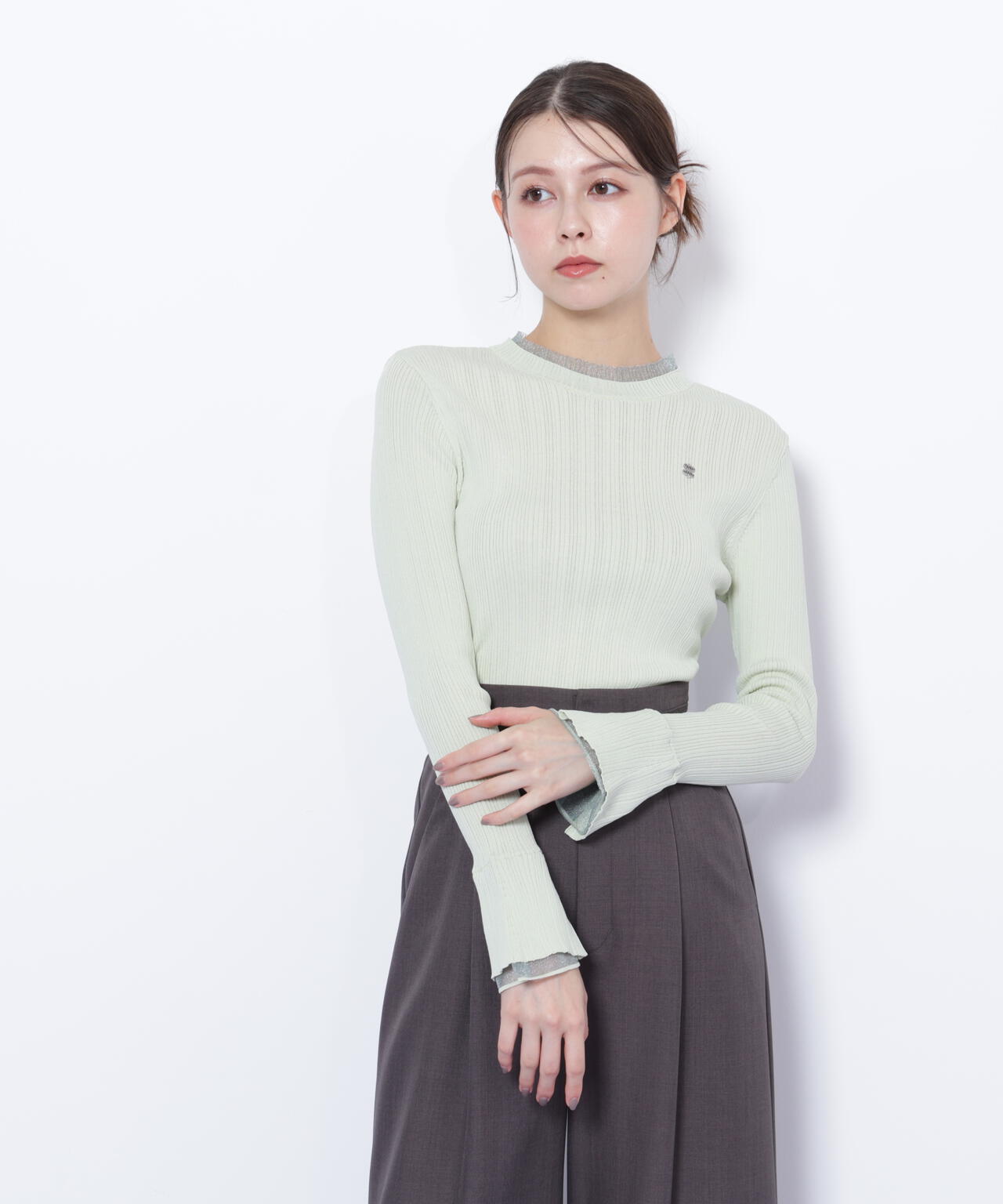 シアーフリルニット