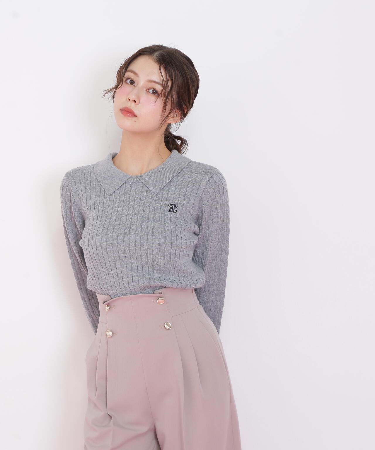 レイヤード衿ケーブルニット