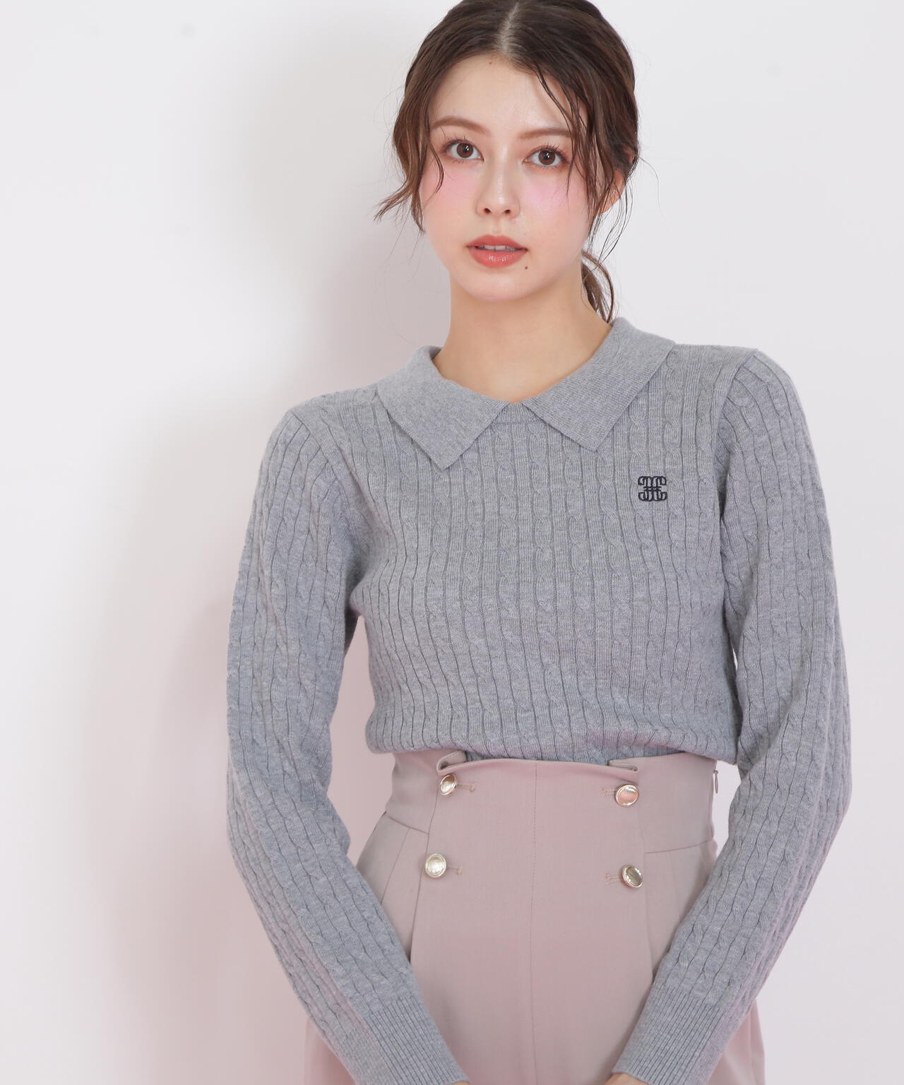 レイヤード衿ケーブルニット