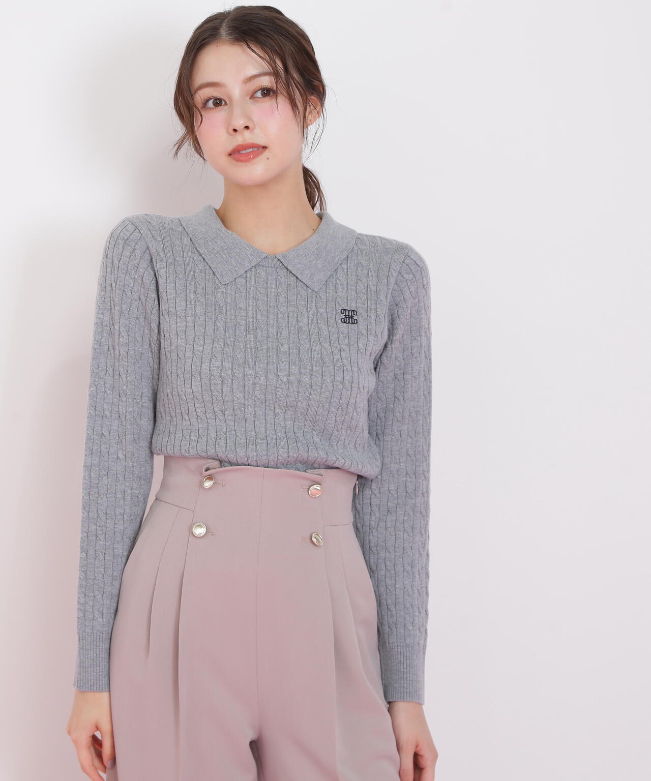 レイヤード衿ケーブルニット