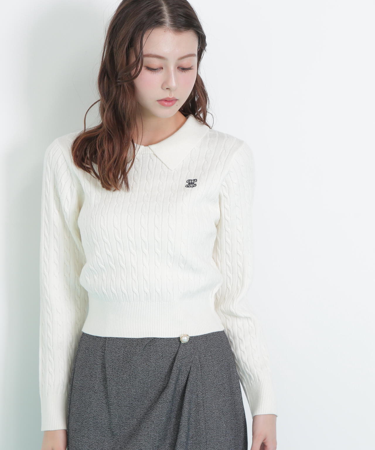 レイヤード衿ケーブルニット