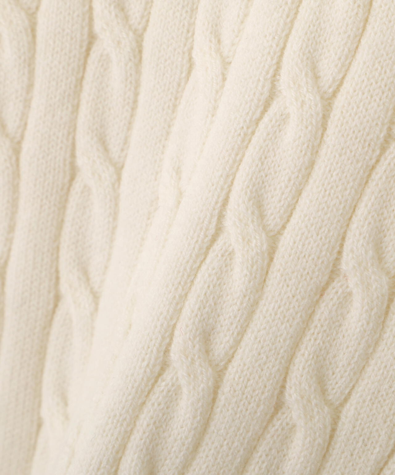 レイヤード衿ケーブルニット