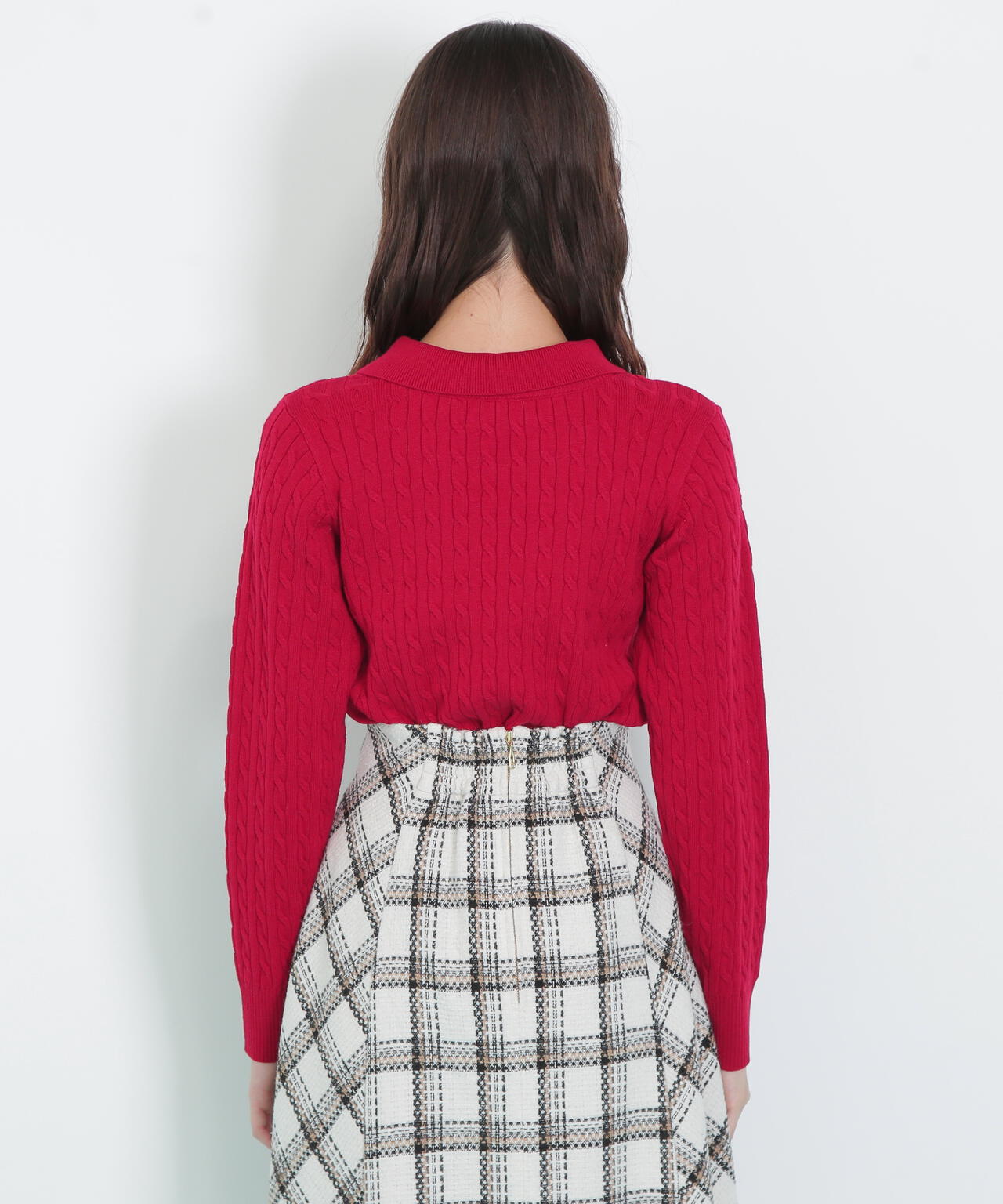 レイヤード衿ケーブルニット