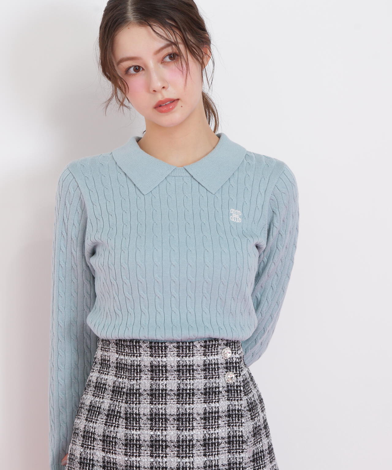 レイヤード衿ケーブルニット