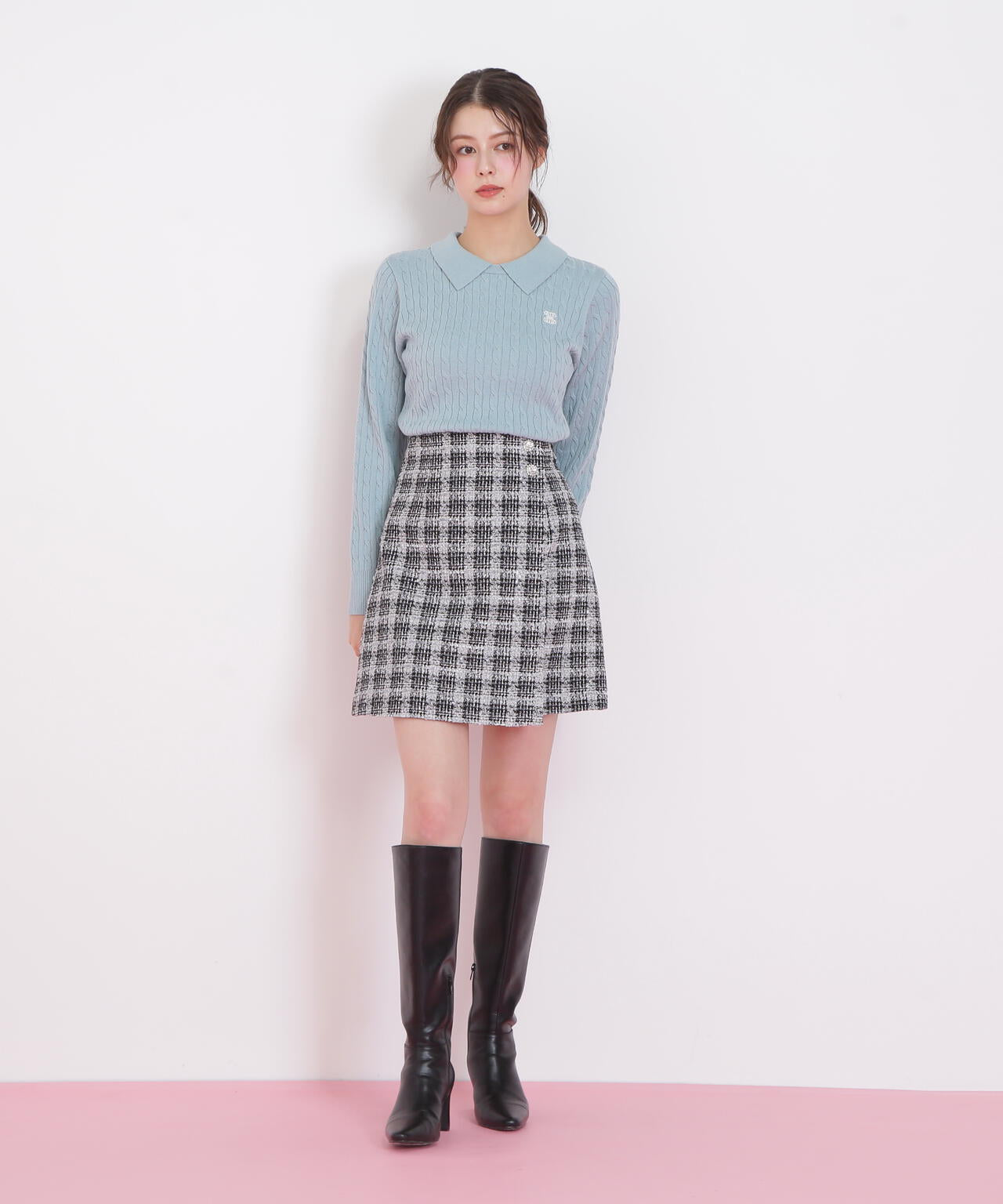 レイヤード衿ケーブルニット