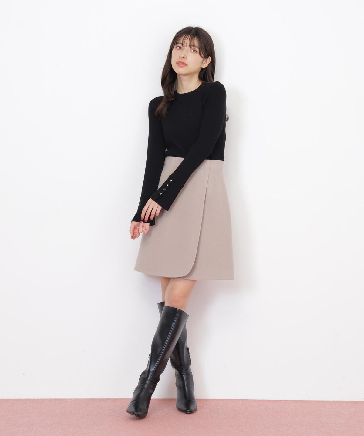 袖ボタンリブニット