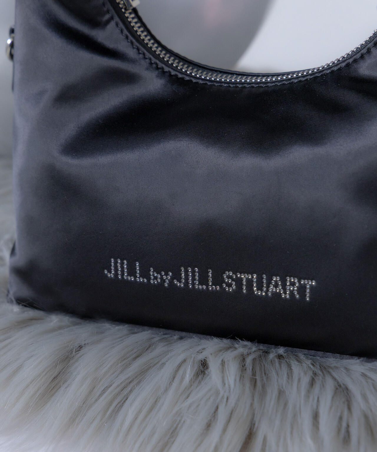 リボンハンドルサテンバッグ