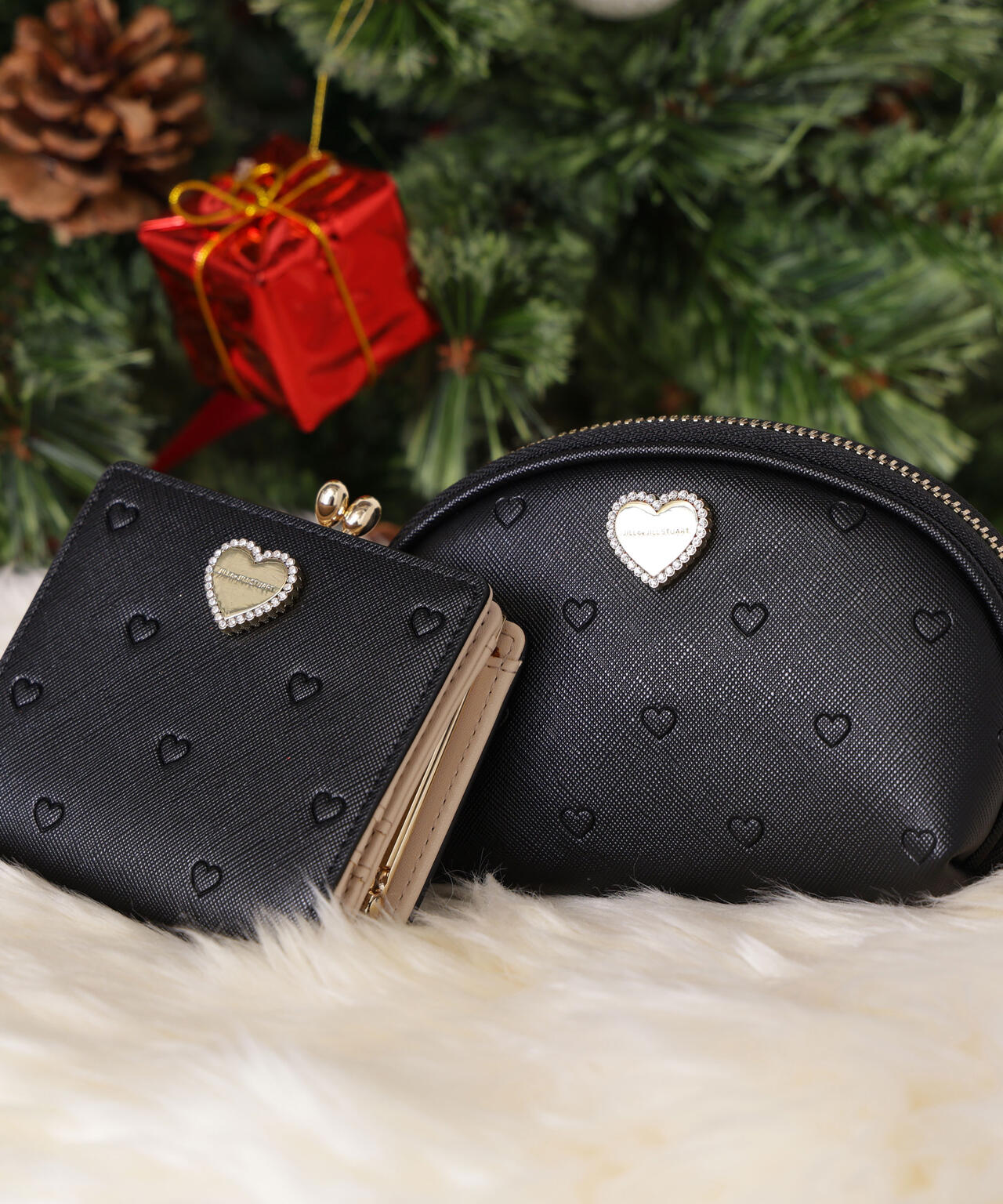 エンボスハートポーチ