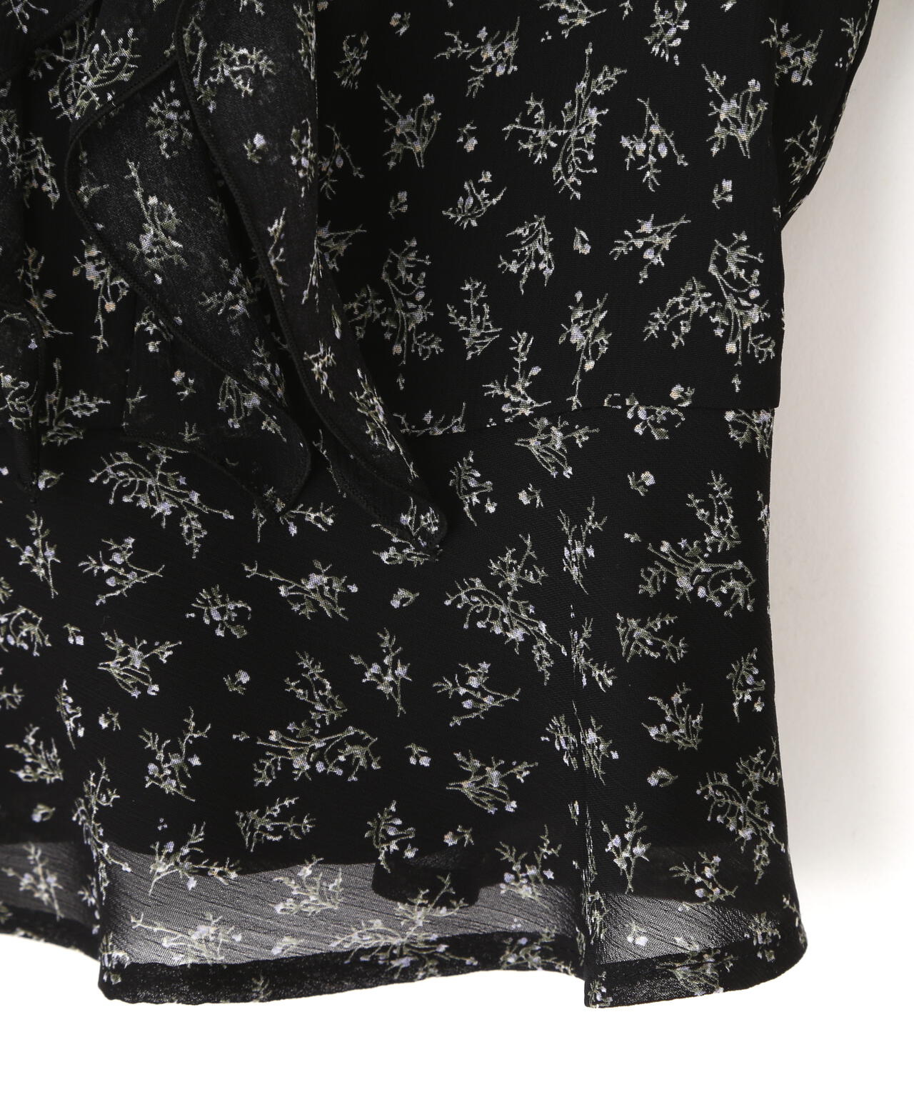 小花プリントフリルブラウス