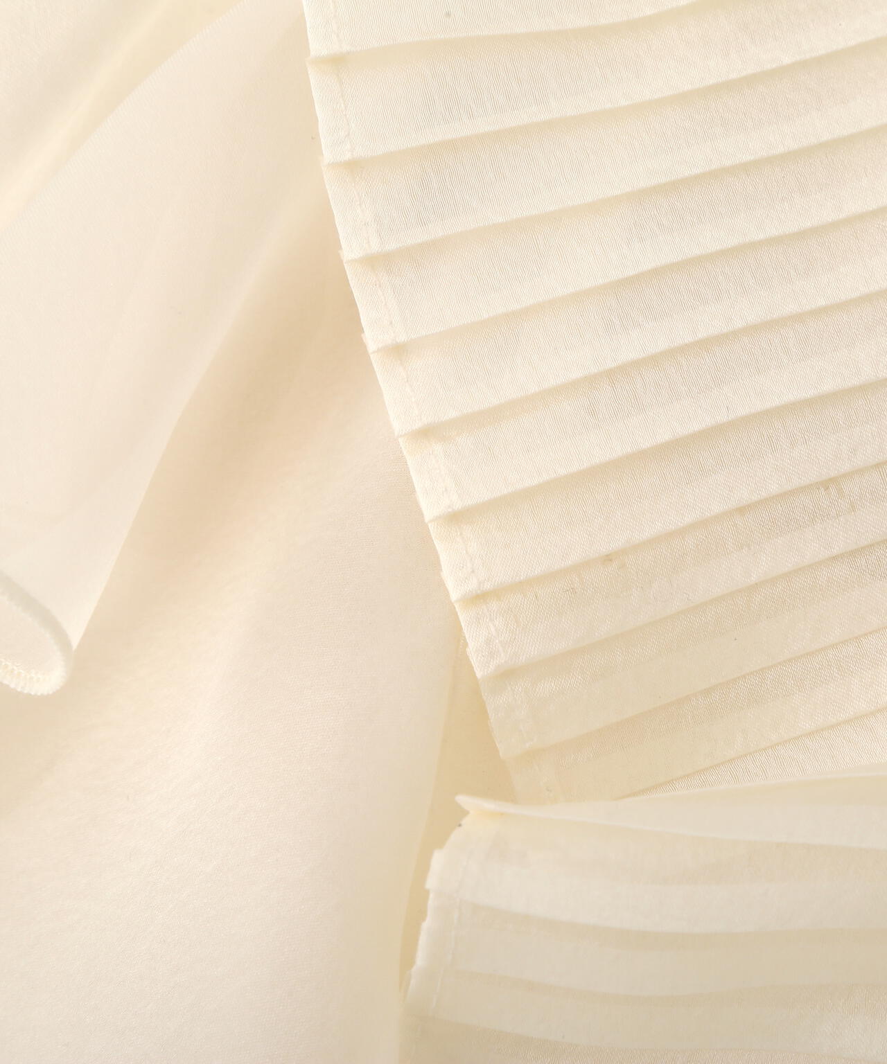 プリーツフリルブラウス