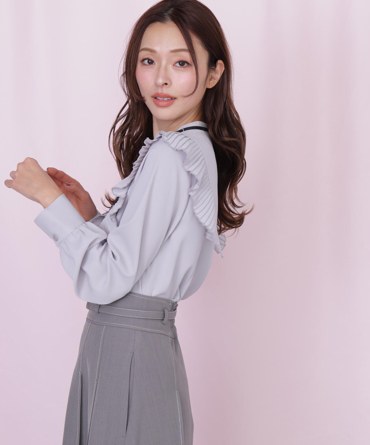 プリーツフリルブラウス