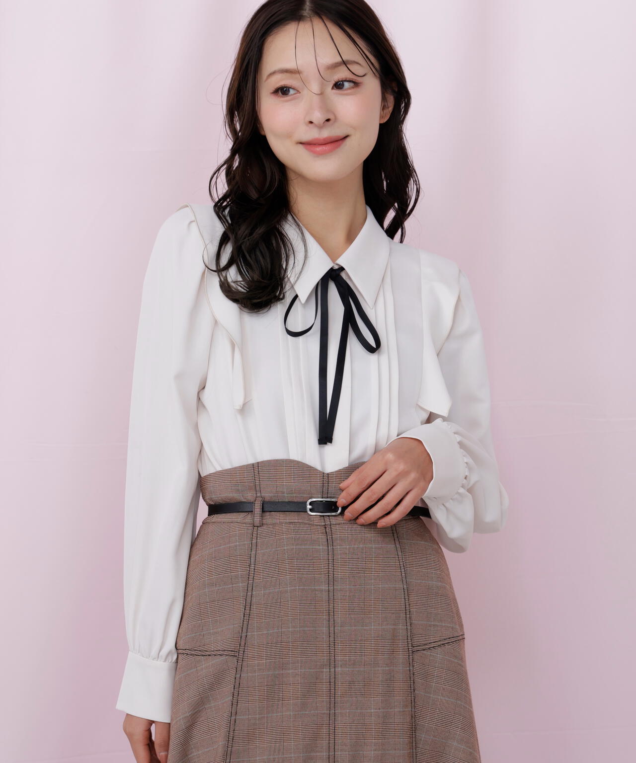 リボン付きピンタックブラウス