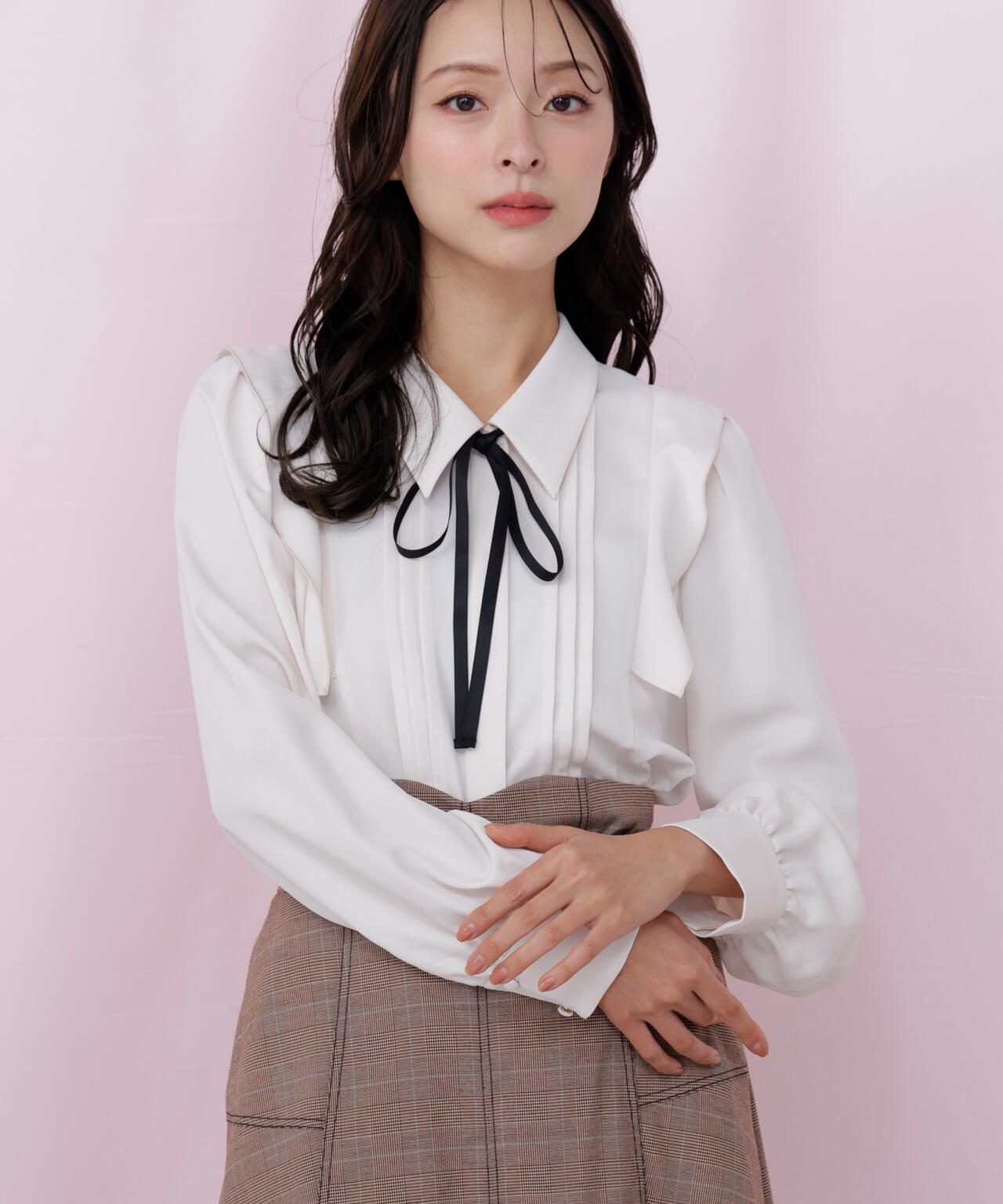 リボン付きピンタックブラウス