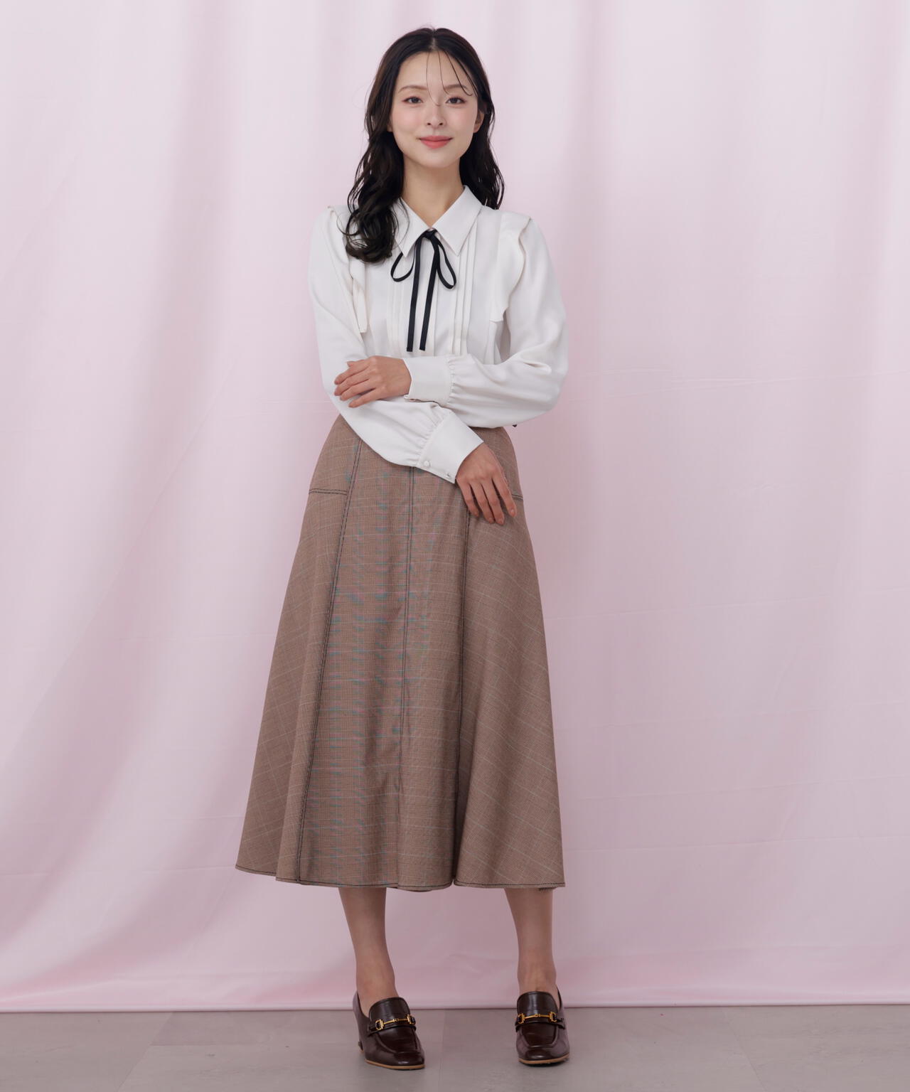 リボン付きピンタックブラウス