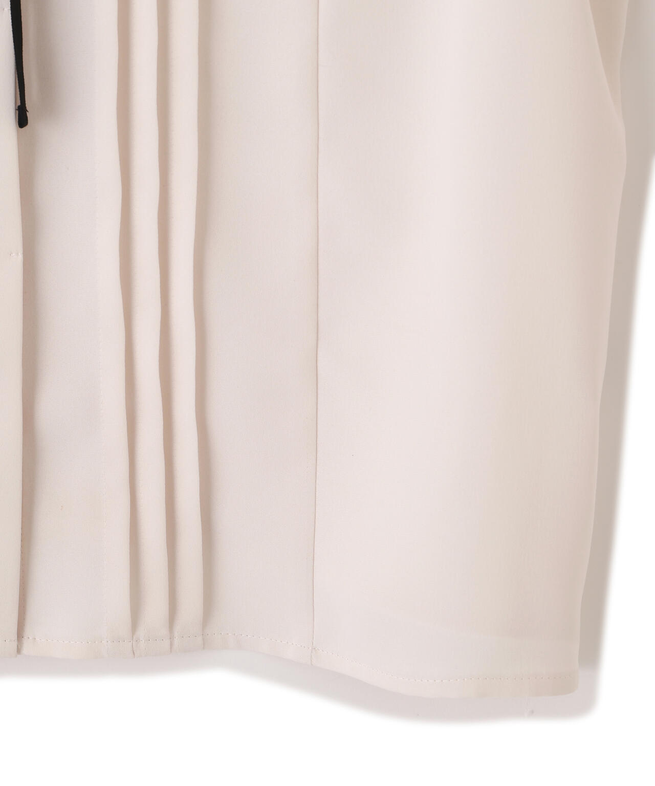 リボン付きピンタックブラウス