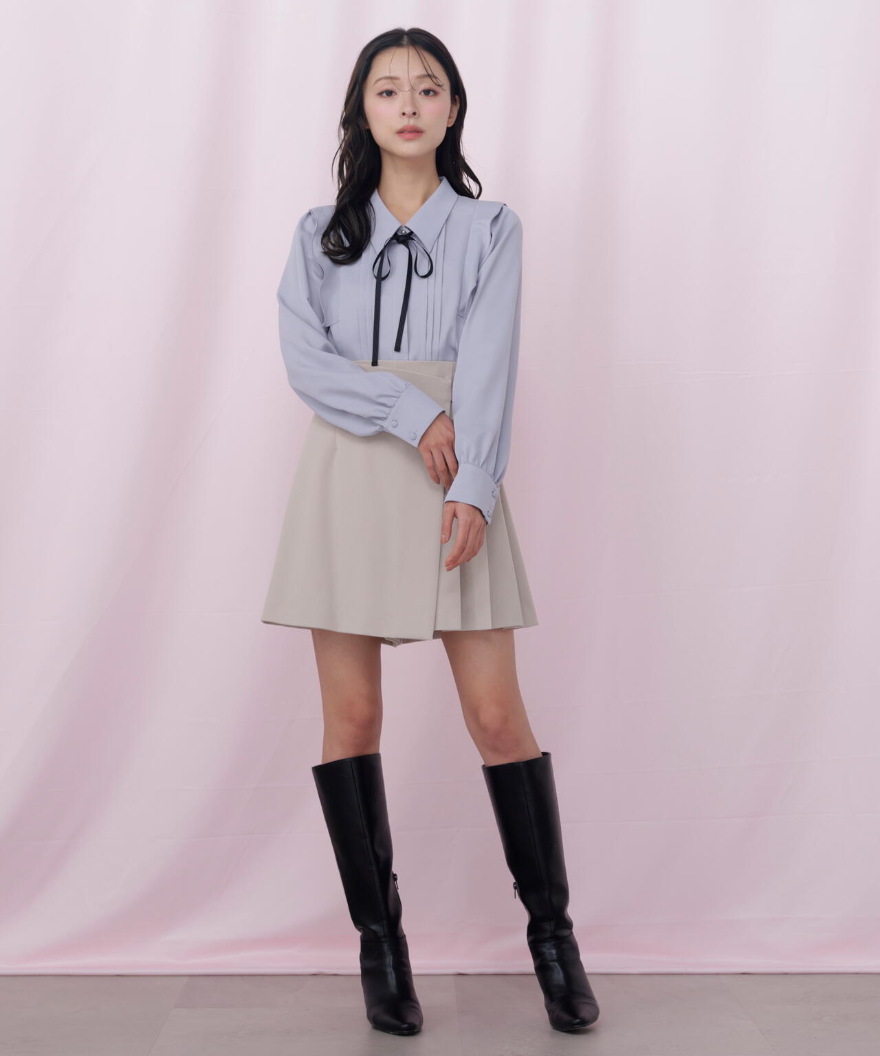 リボン付きピンタックブラウス